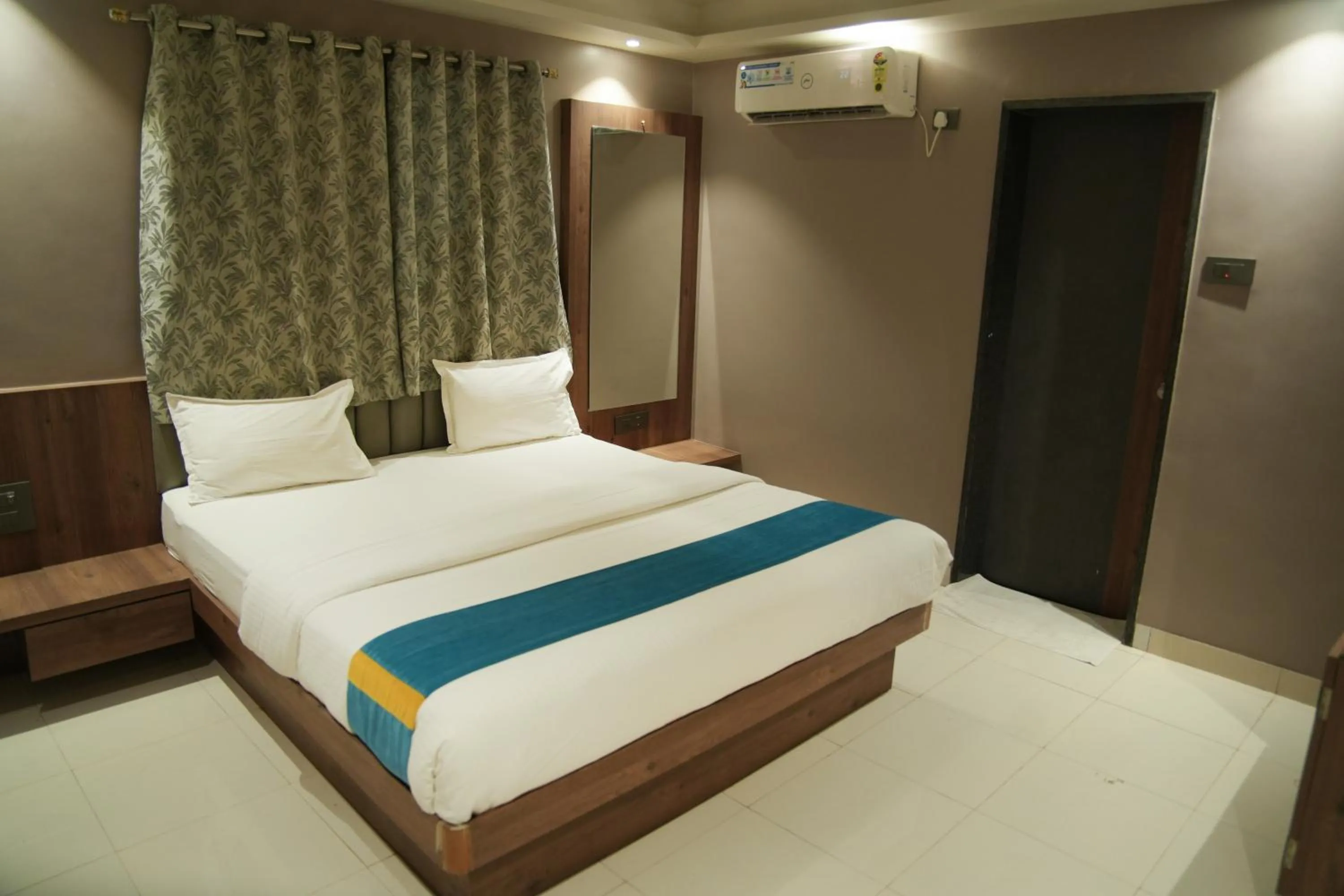 Photo of the whole room, Bed in Hotel Yashoda