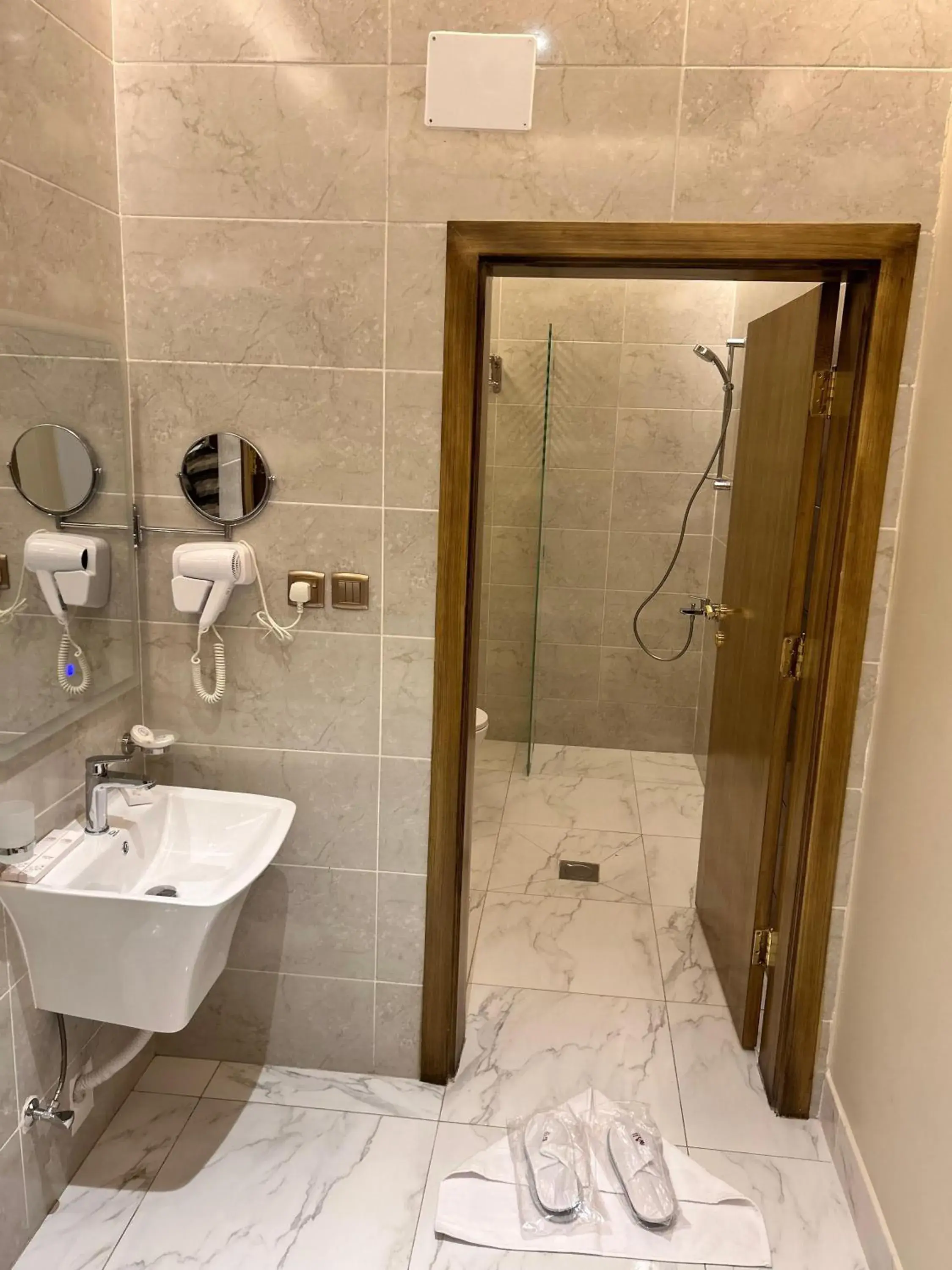 Deluxe King Room - single occupancy in Sakura City Hotel Deluxe King Room - single occupancy in Sakura City Hotel