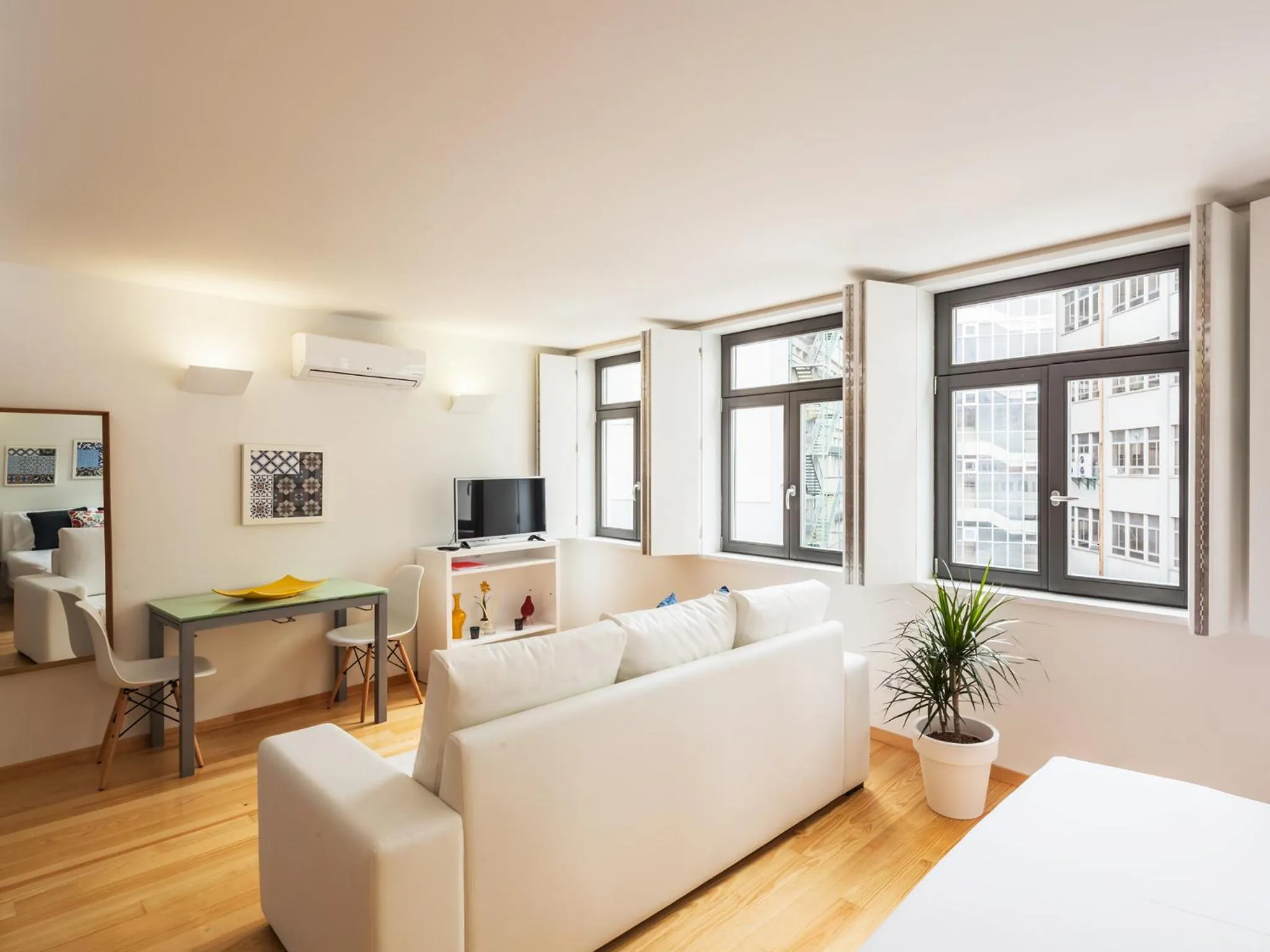 TV and multimedia in InSitu Trindade by Guestify