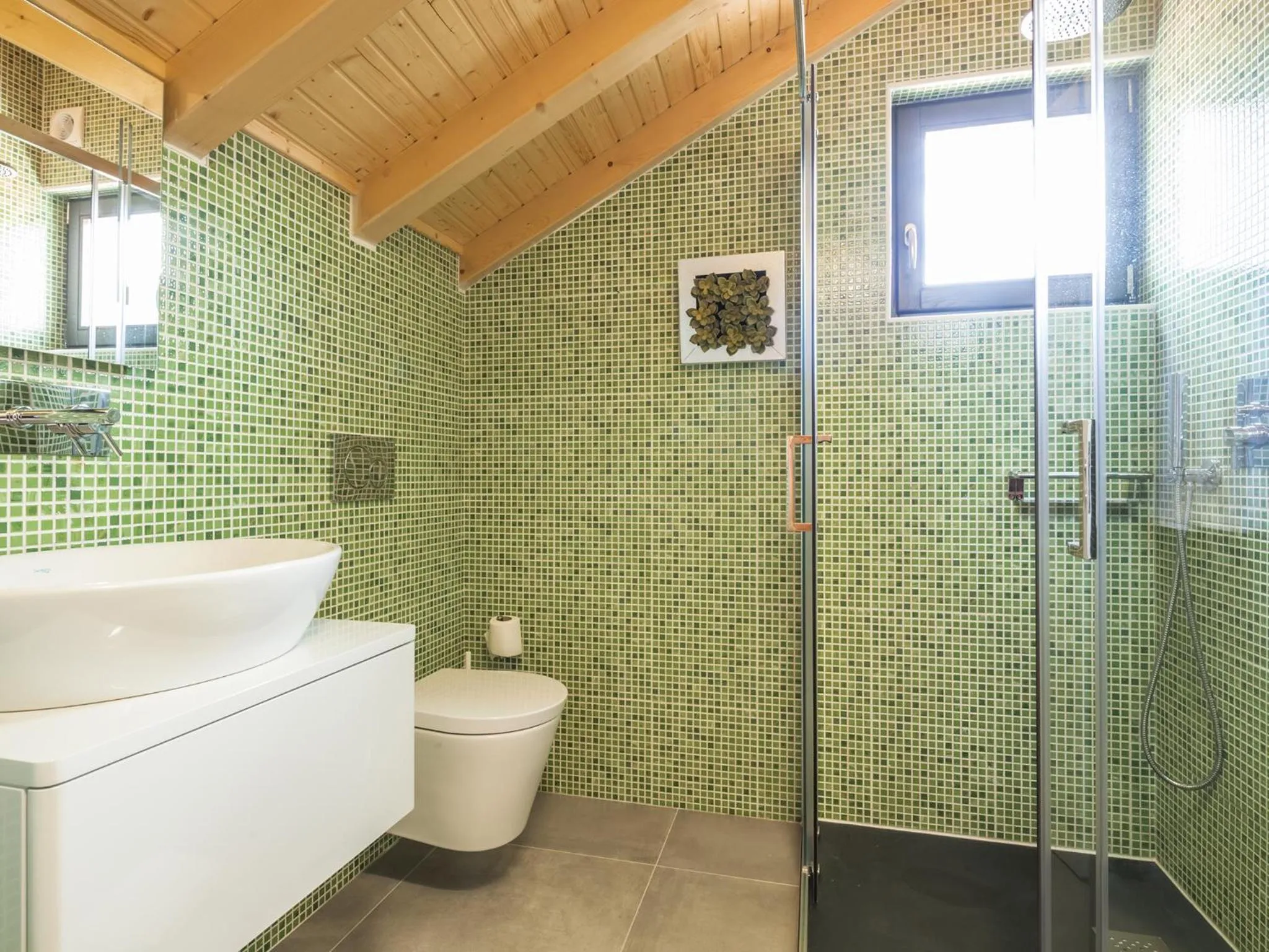 Shower in InSitu Trindade by Guestify