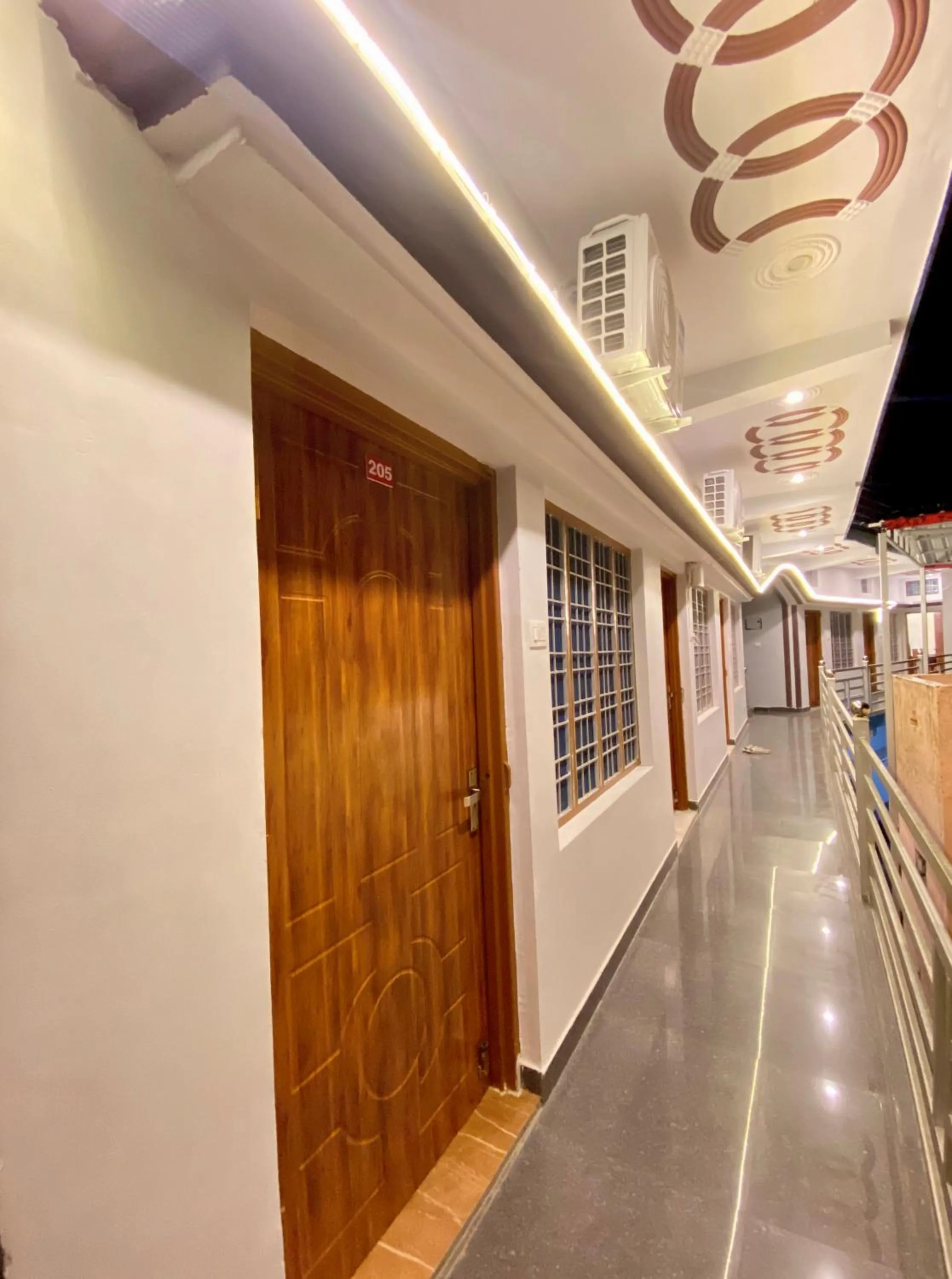 Geetanjali Palace Hotel & Restaurant