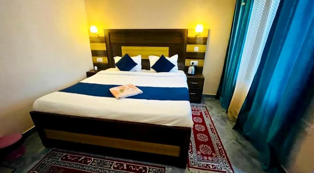 Geetanjali Palace Hotel & Restaurant