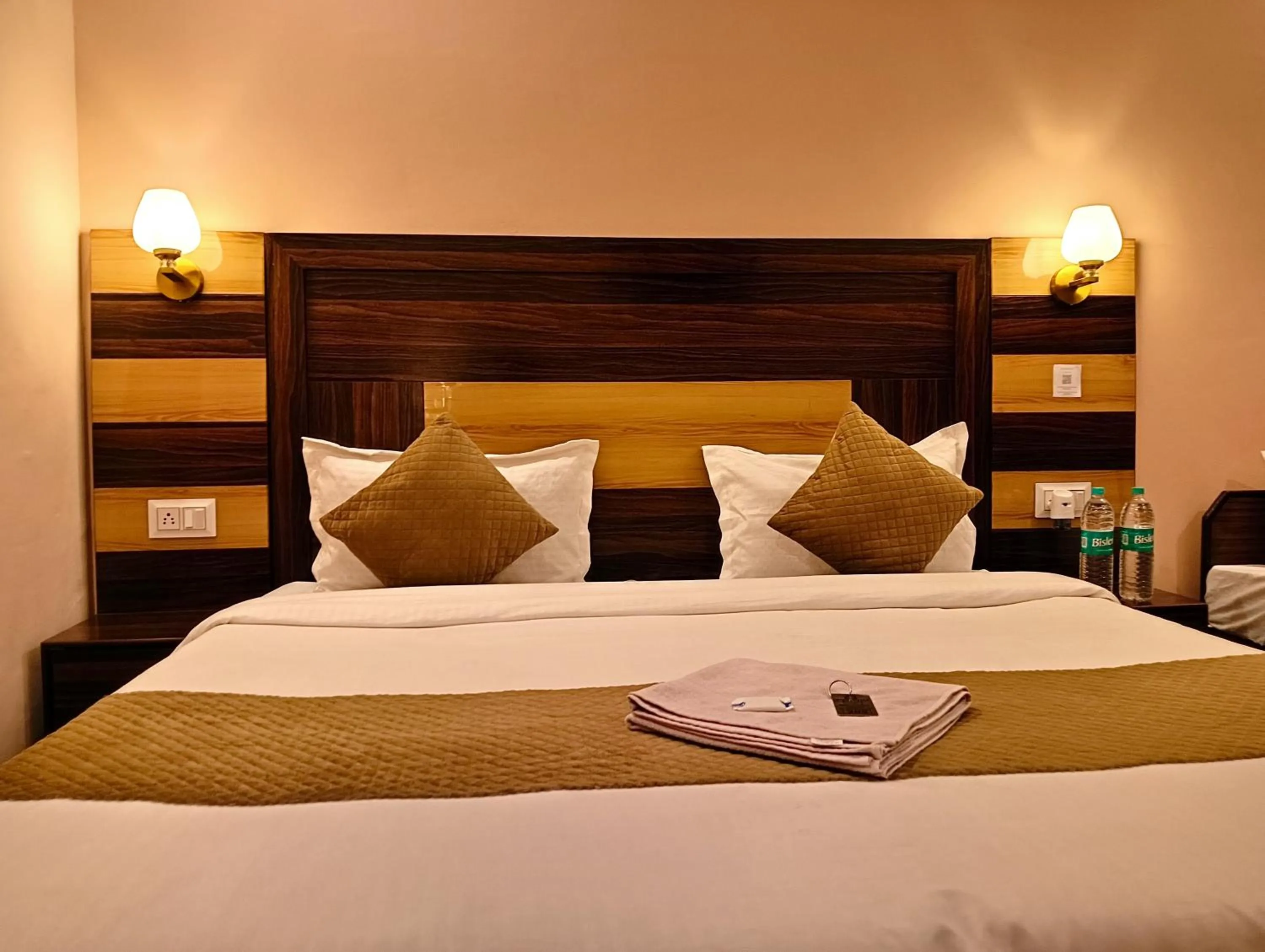 Geetanjali Palace Hotel & Restaurant