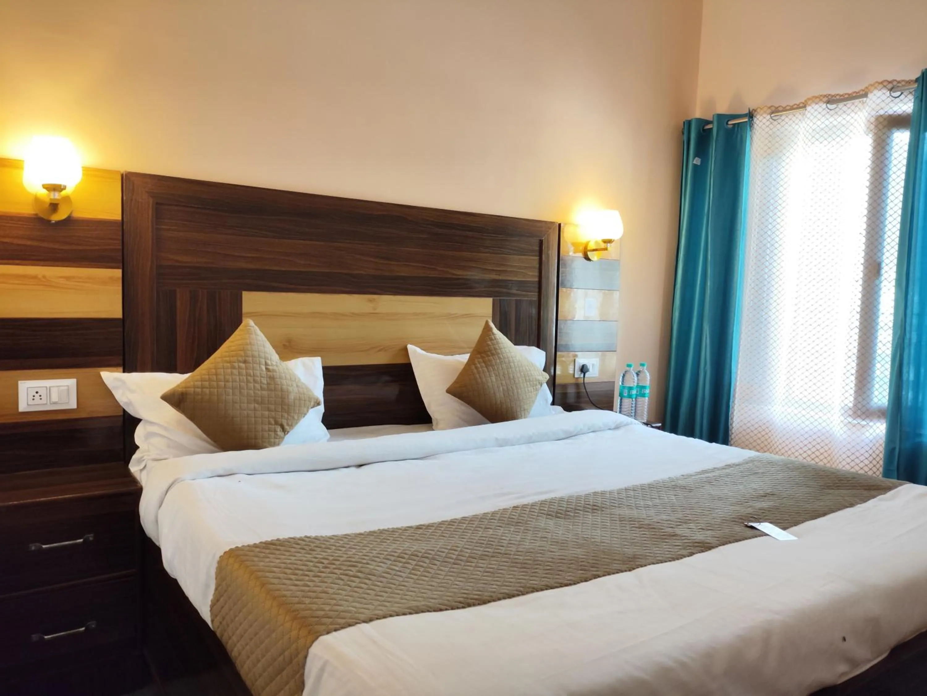 Geetanjali Palace Hotel & Restaurant