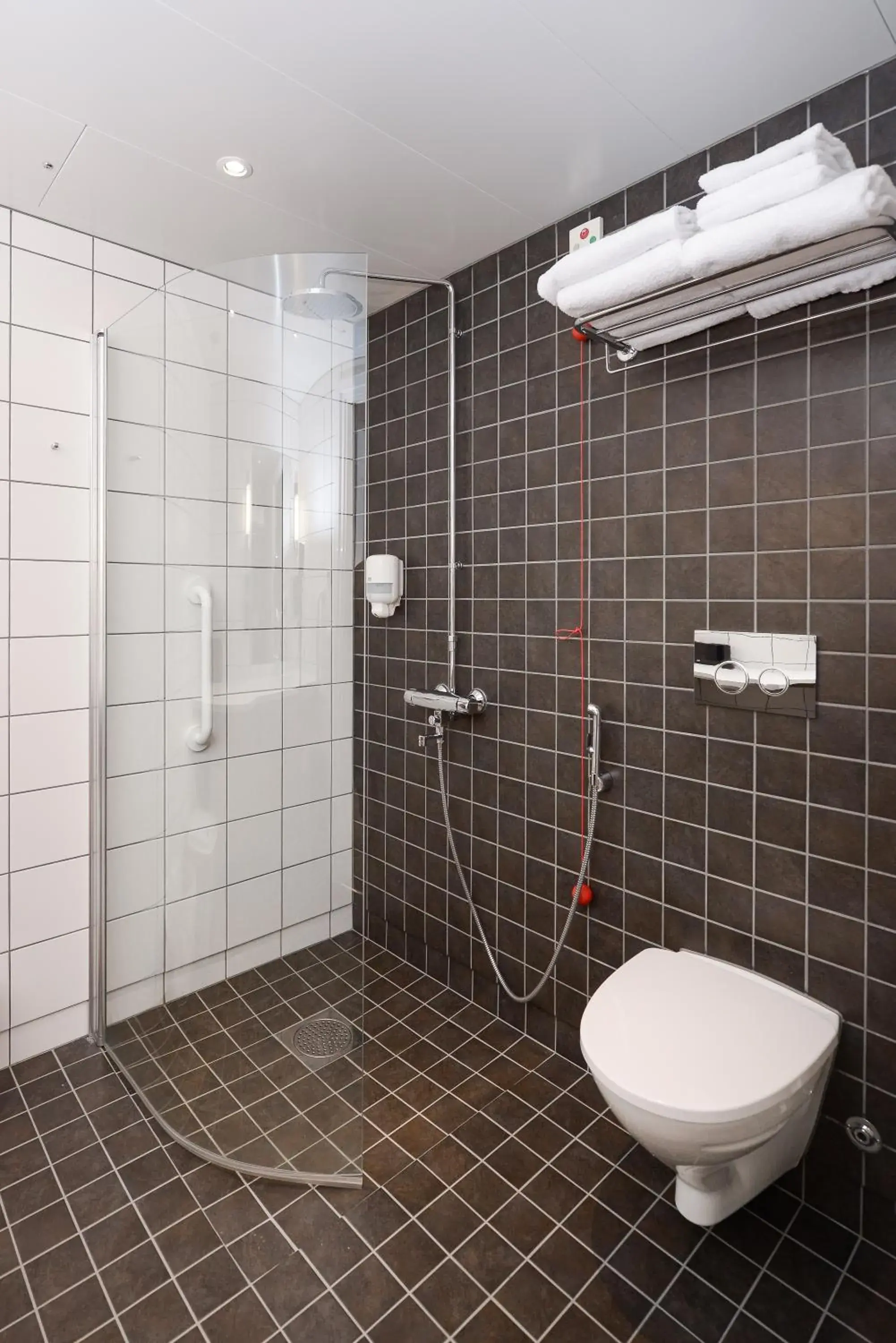 Bathroom in Pingvinhotellet UNN Tromsø Bathroom in Pingvinhotellet UNN Tromsø