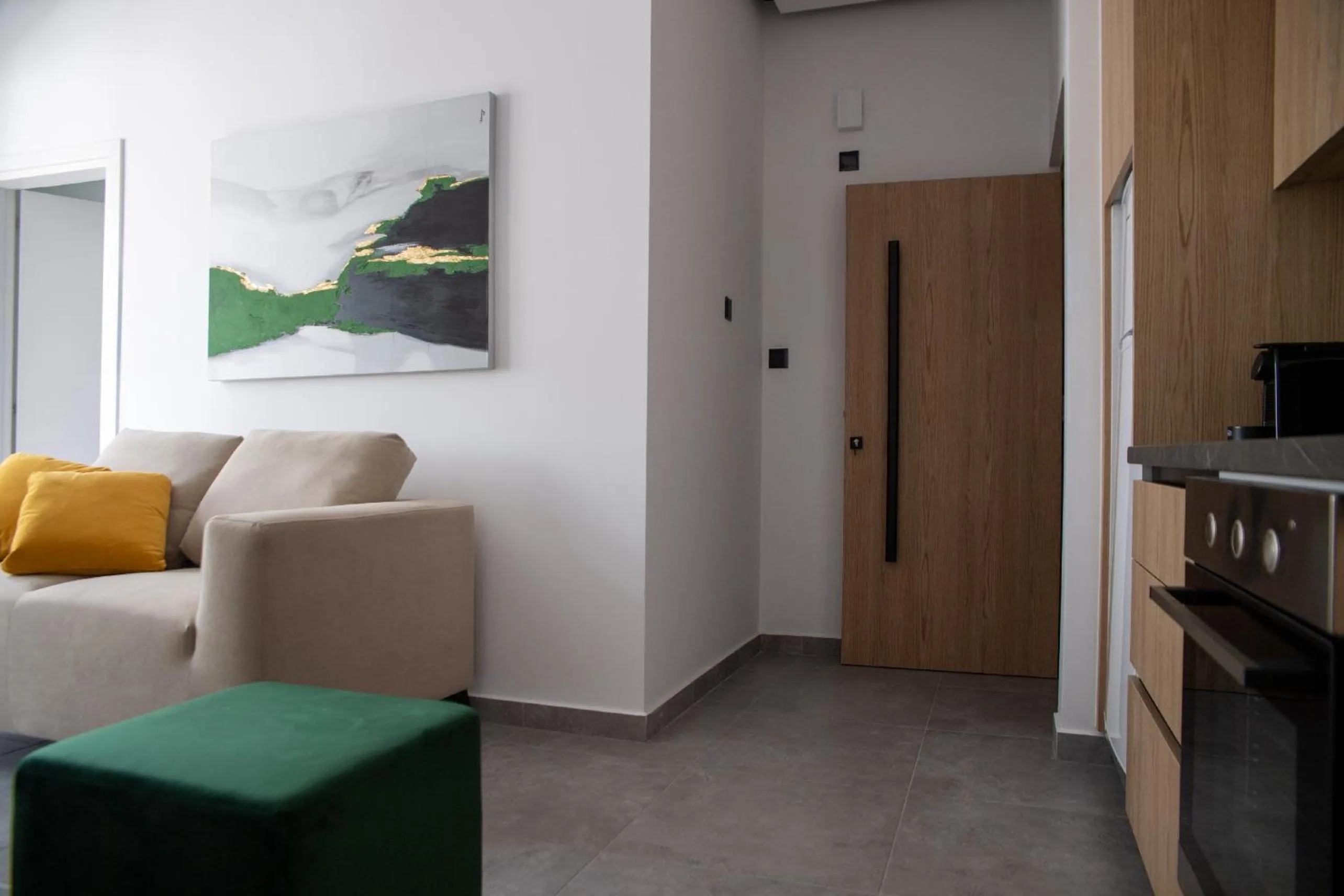 Kitchen or kitchenette in Le Bouquet Luxury Suites Ltd