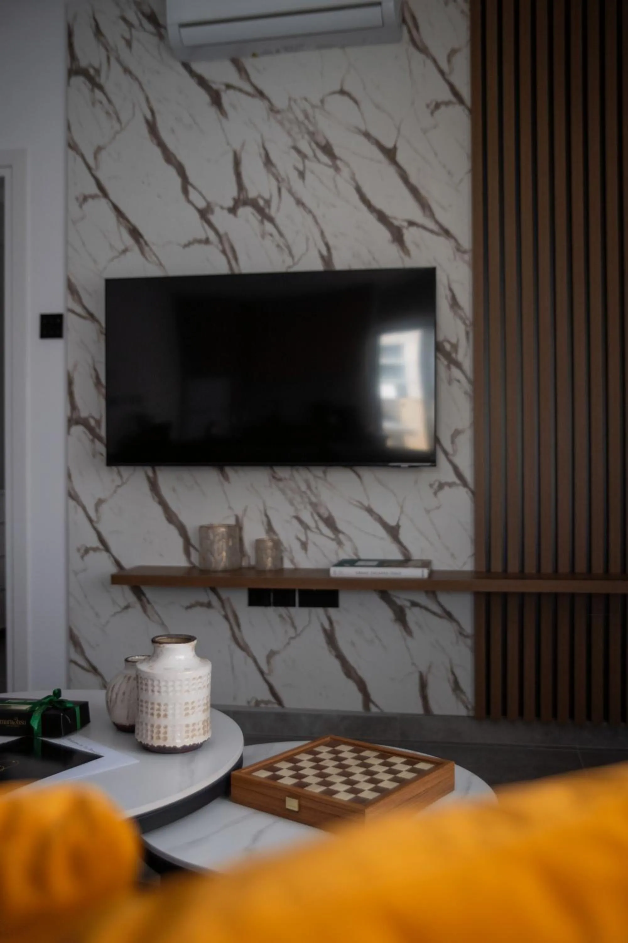 TV and multimedia in Le Bouquet Luxury Suites Ltd