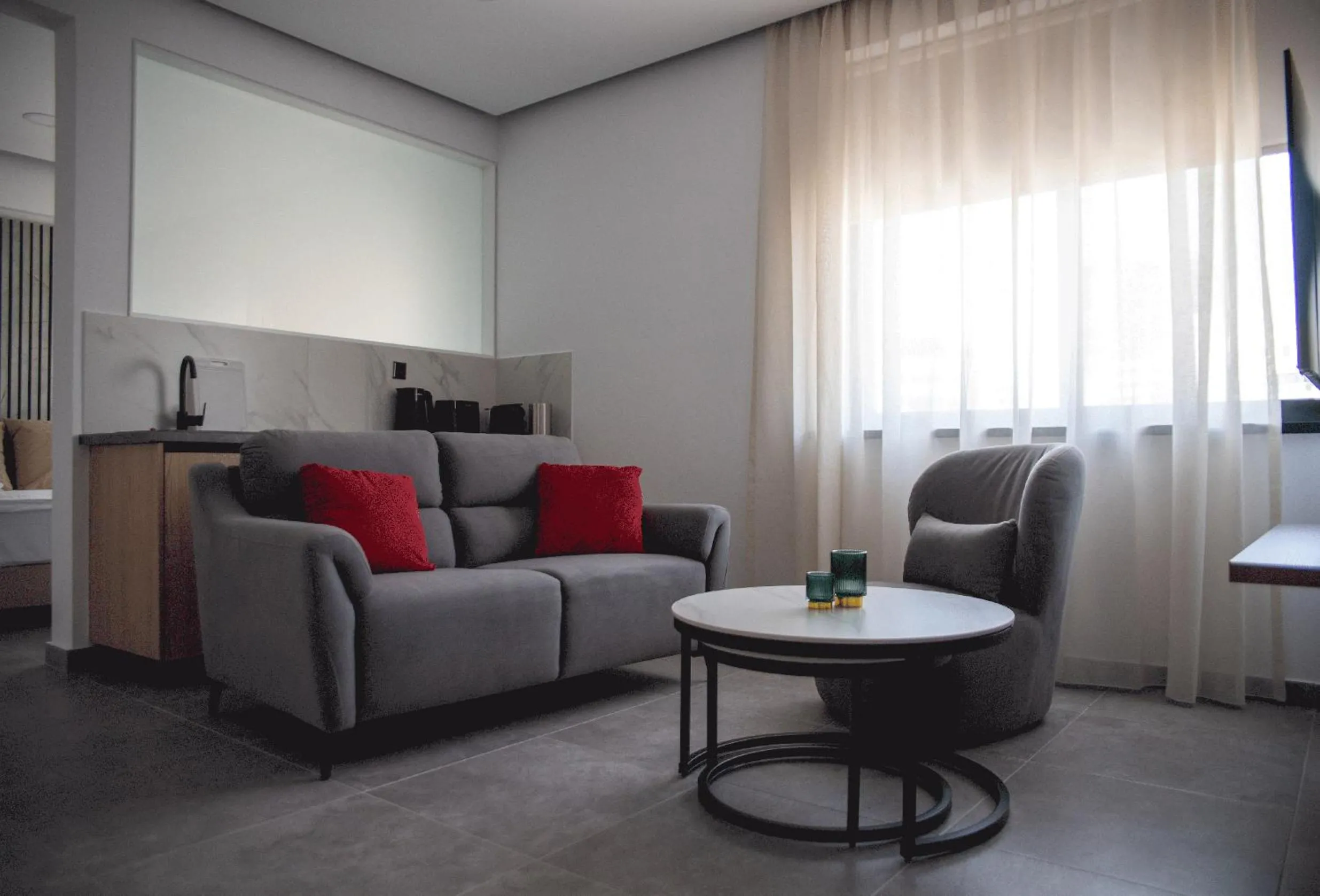 Kitchen or kitchenette in Le Bouquet Luxury Suites Ltd