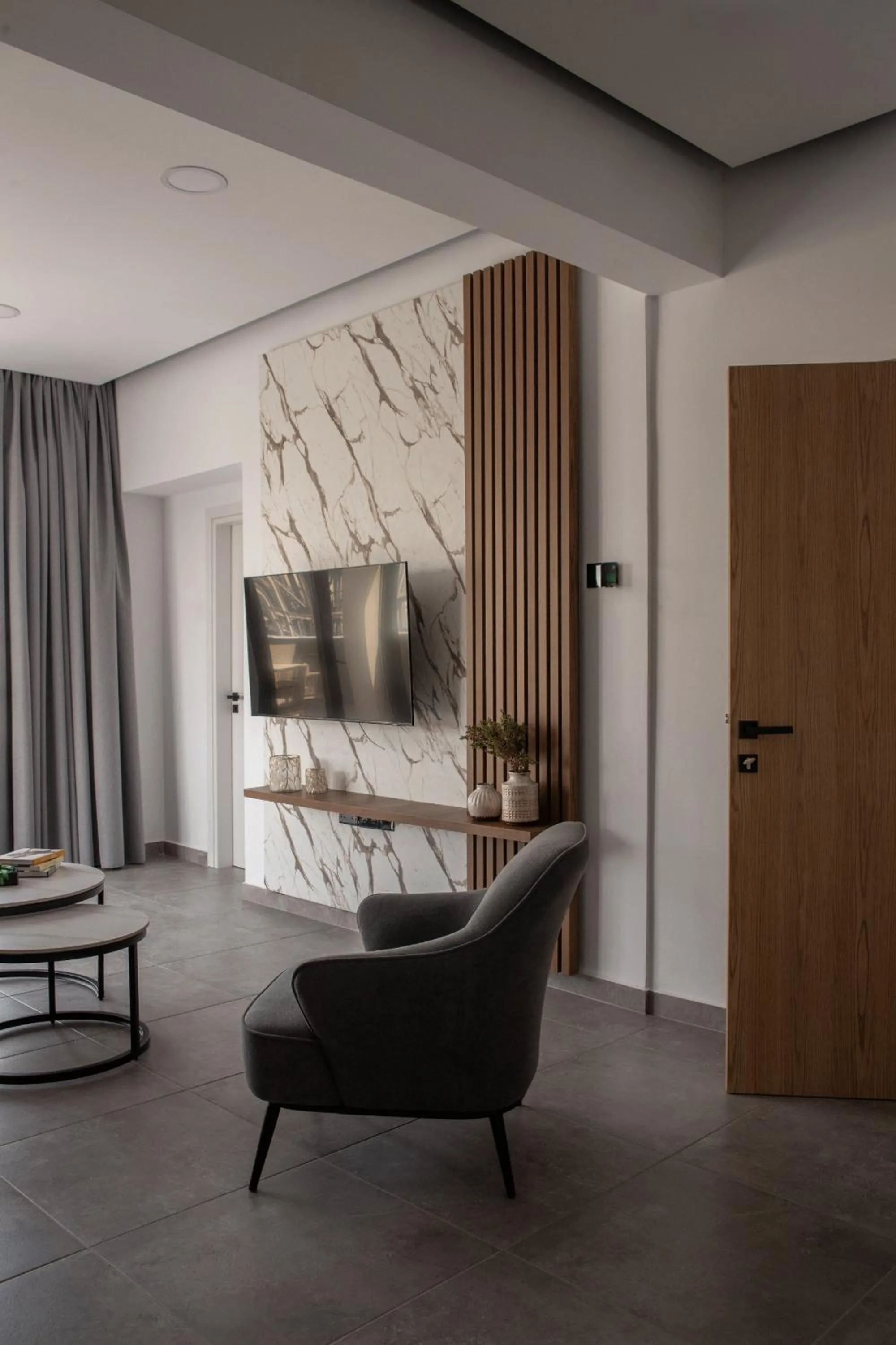 TV and multimedia in Le Bouquet Luxury Suites Ltd