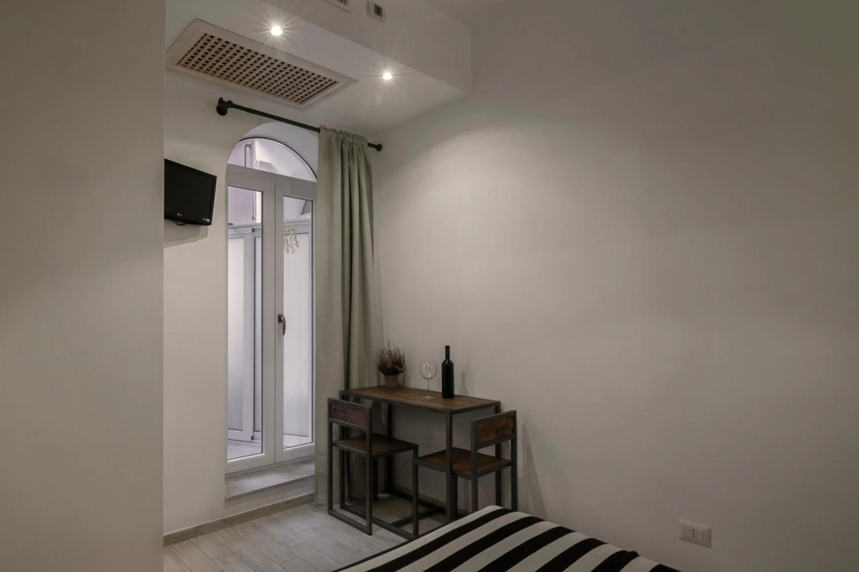 Dining area in Room of Arts