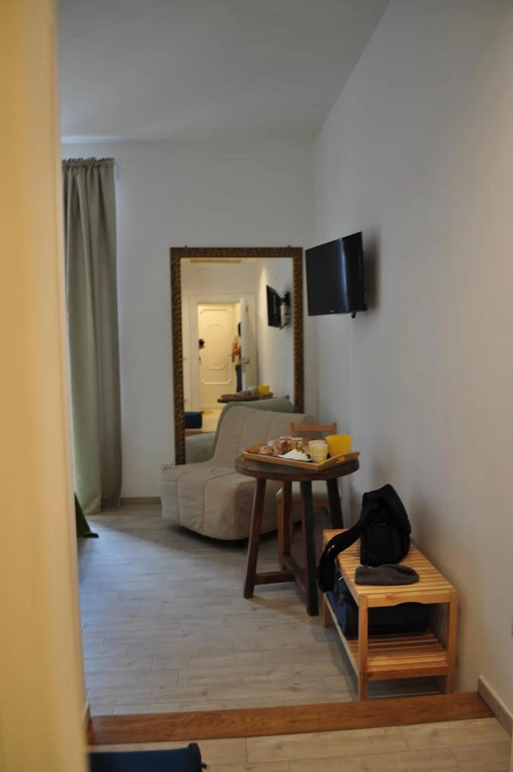 Seating area in Room of Arts