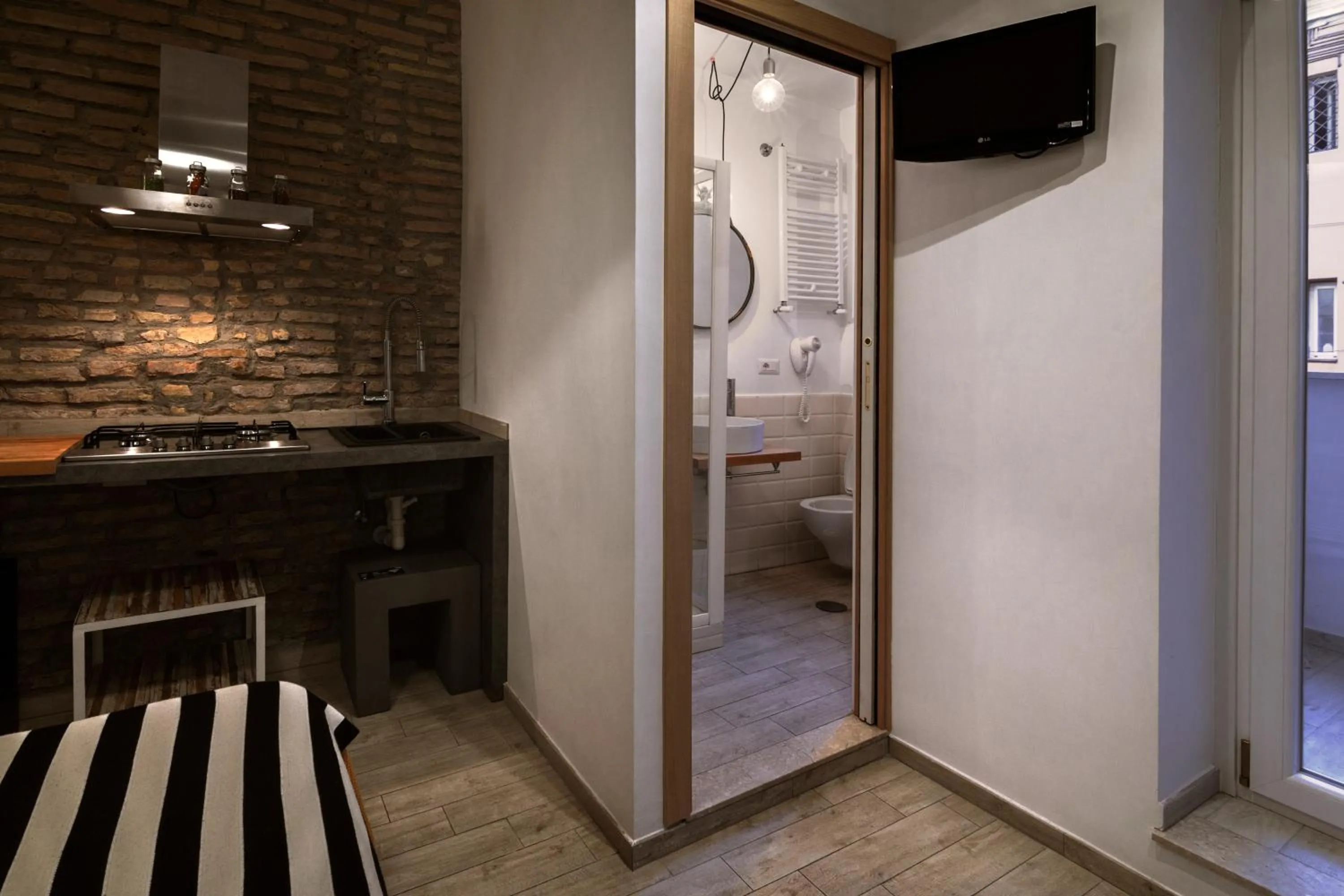 Kitchen or kitchenette, Bed in Room of Arts