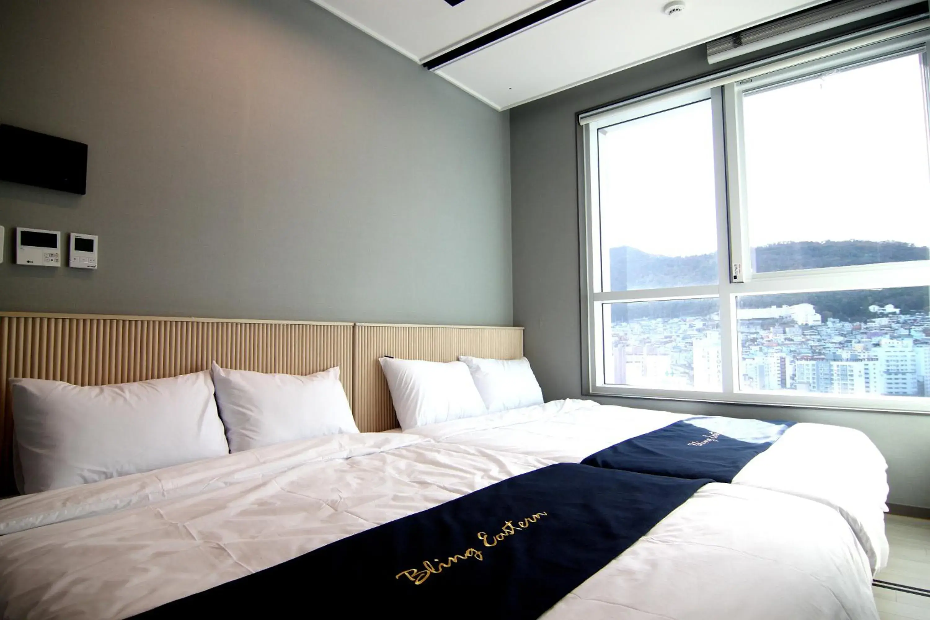 Twin Room with City View in Nampo The Bayment BLINGEASTERN Twin Room with City View in Nampo The Bayment BLINGEASTERN