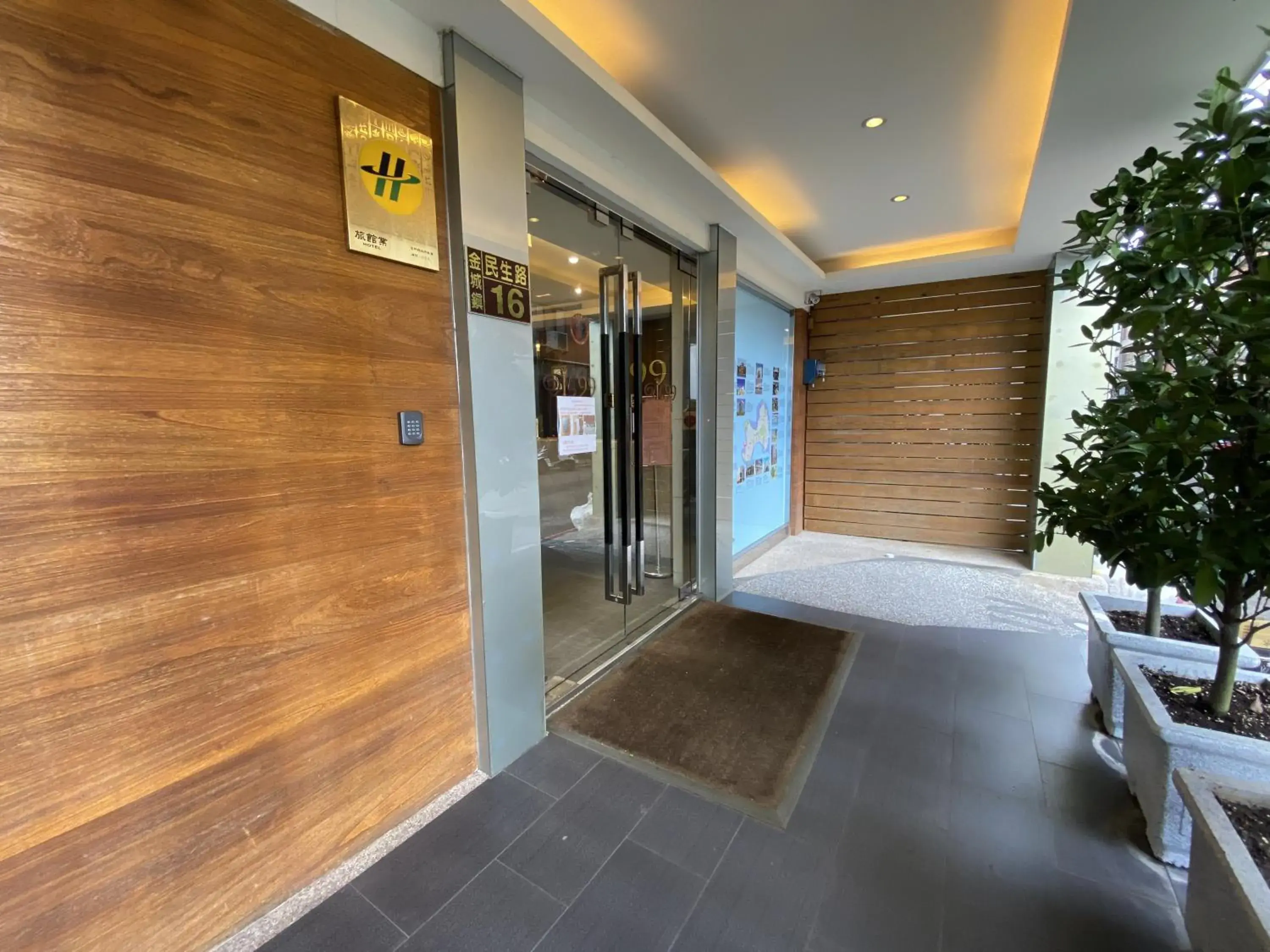 Facade/entrance in IN99 Hotel Facade/entrance in IN99 Hotel