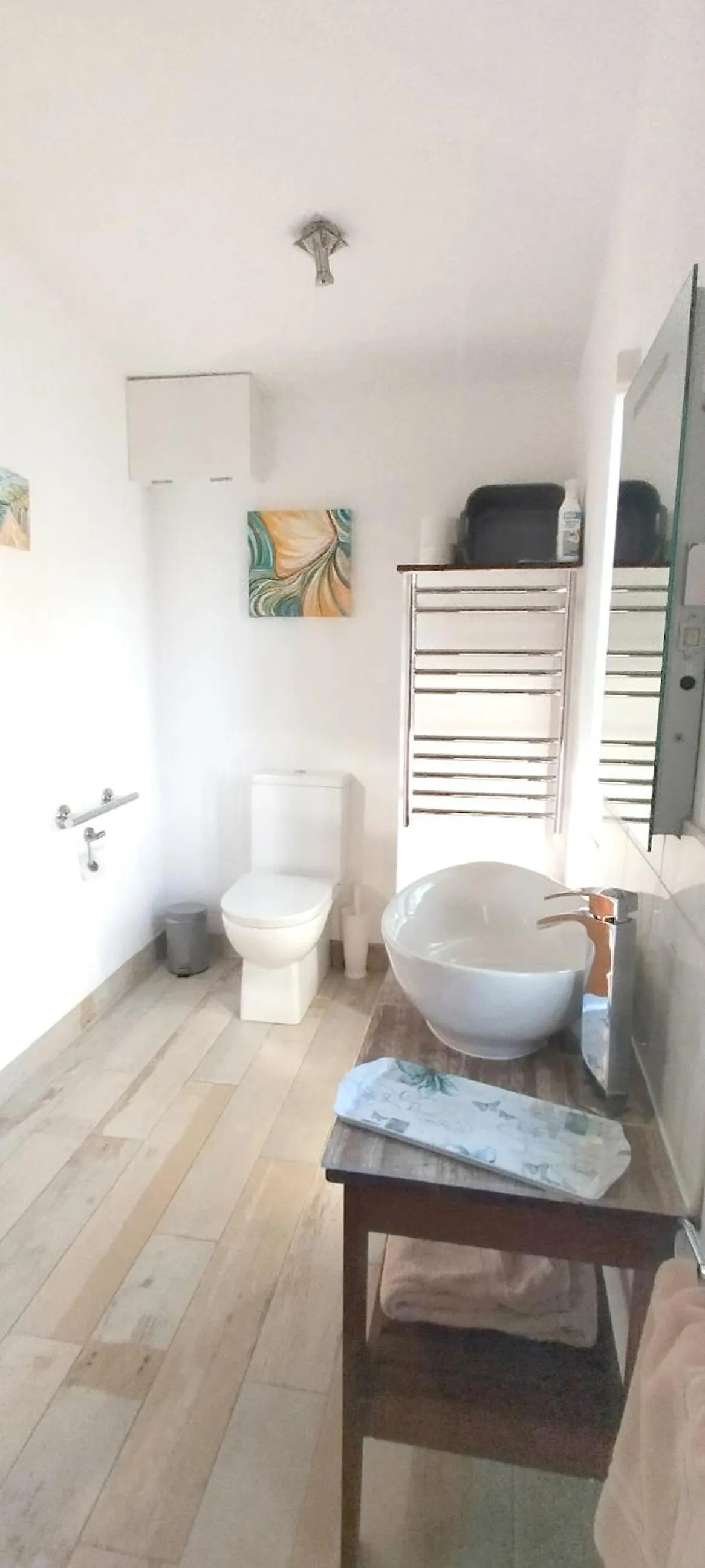 Bathroom, Bed in The Gallery Lodges
