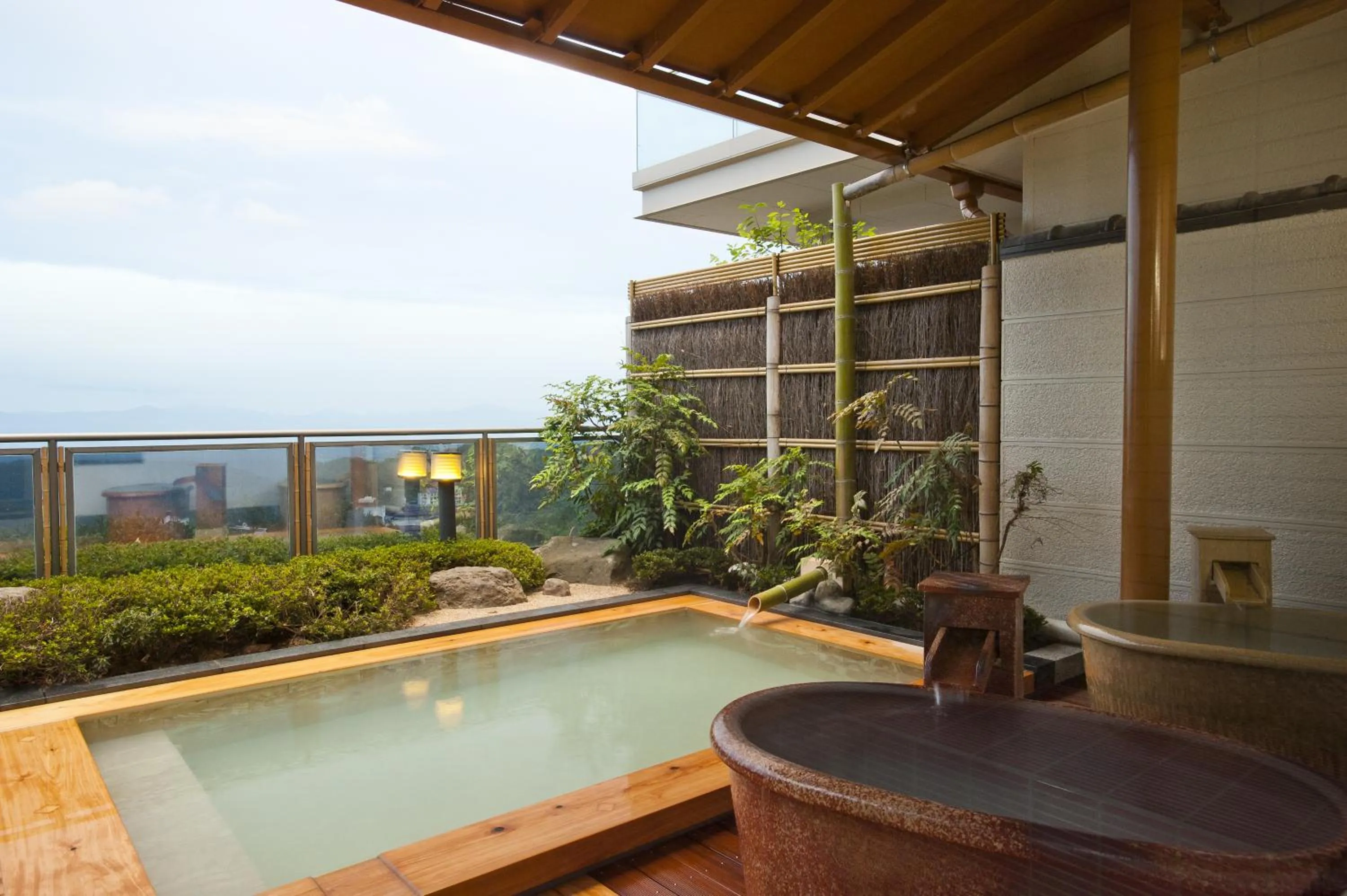 Hot Spring Bath in Kounkaku