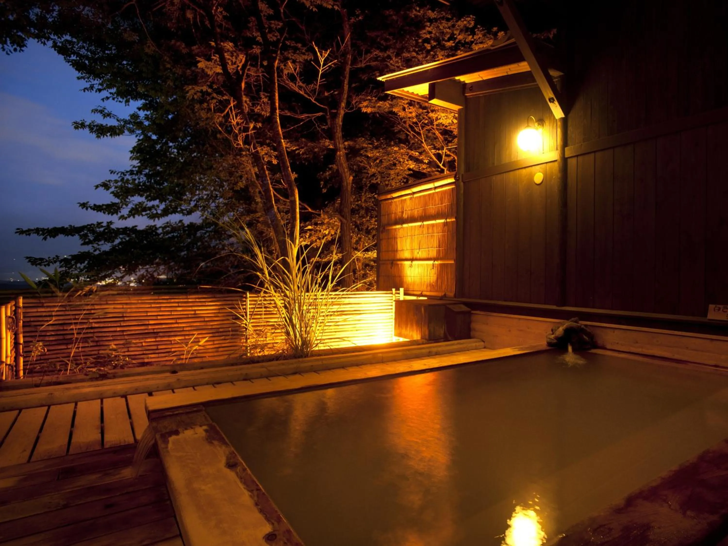 Hot Spring Bath in Kounkaku