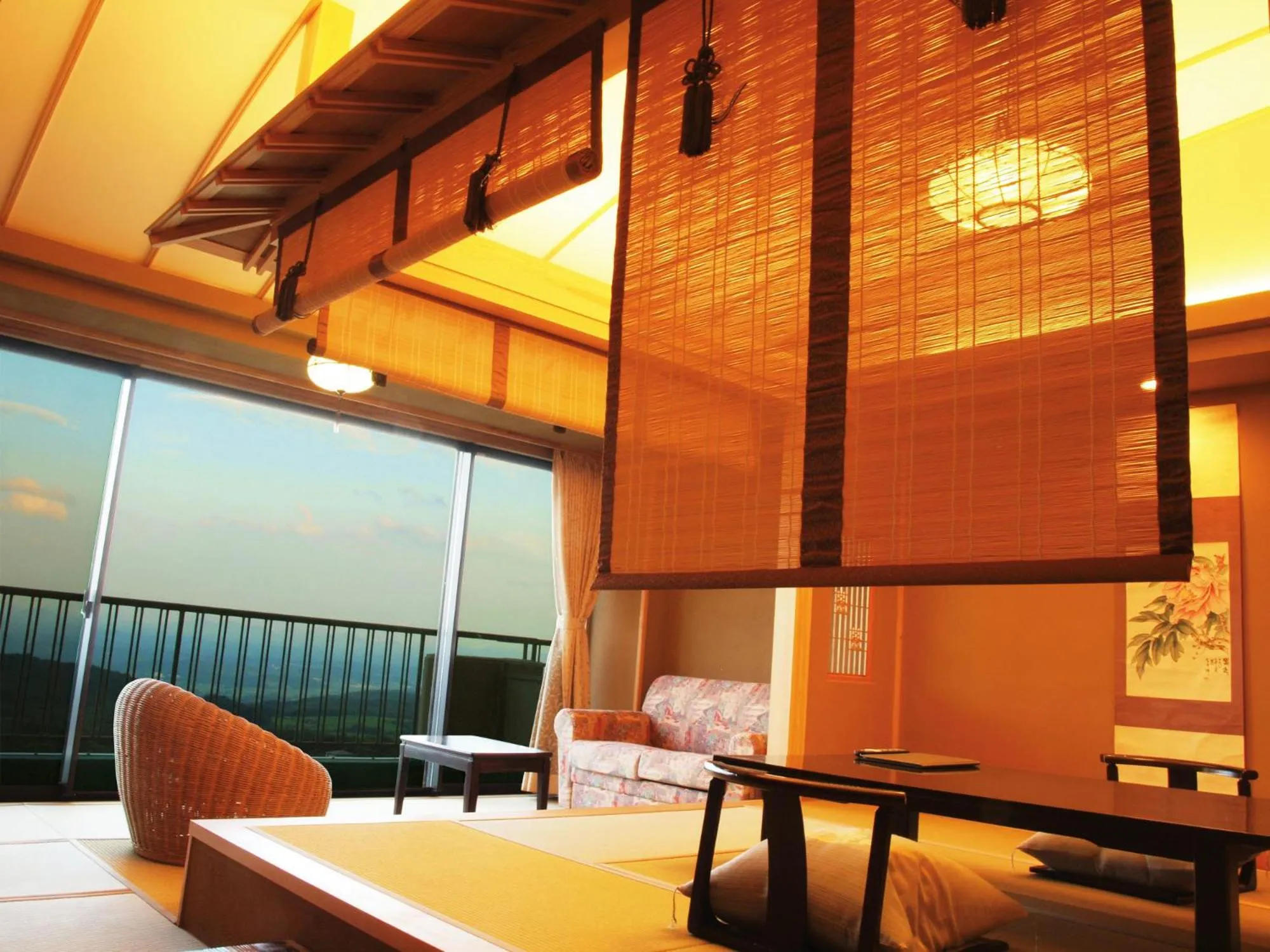 Photo of the whole room in Kounkaku