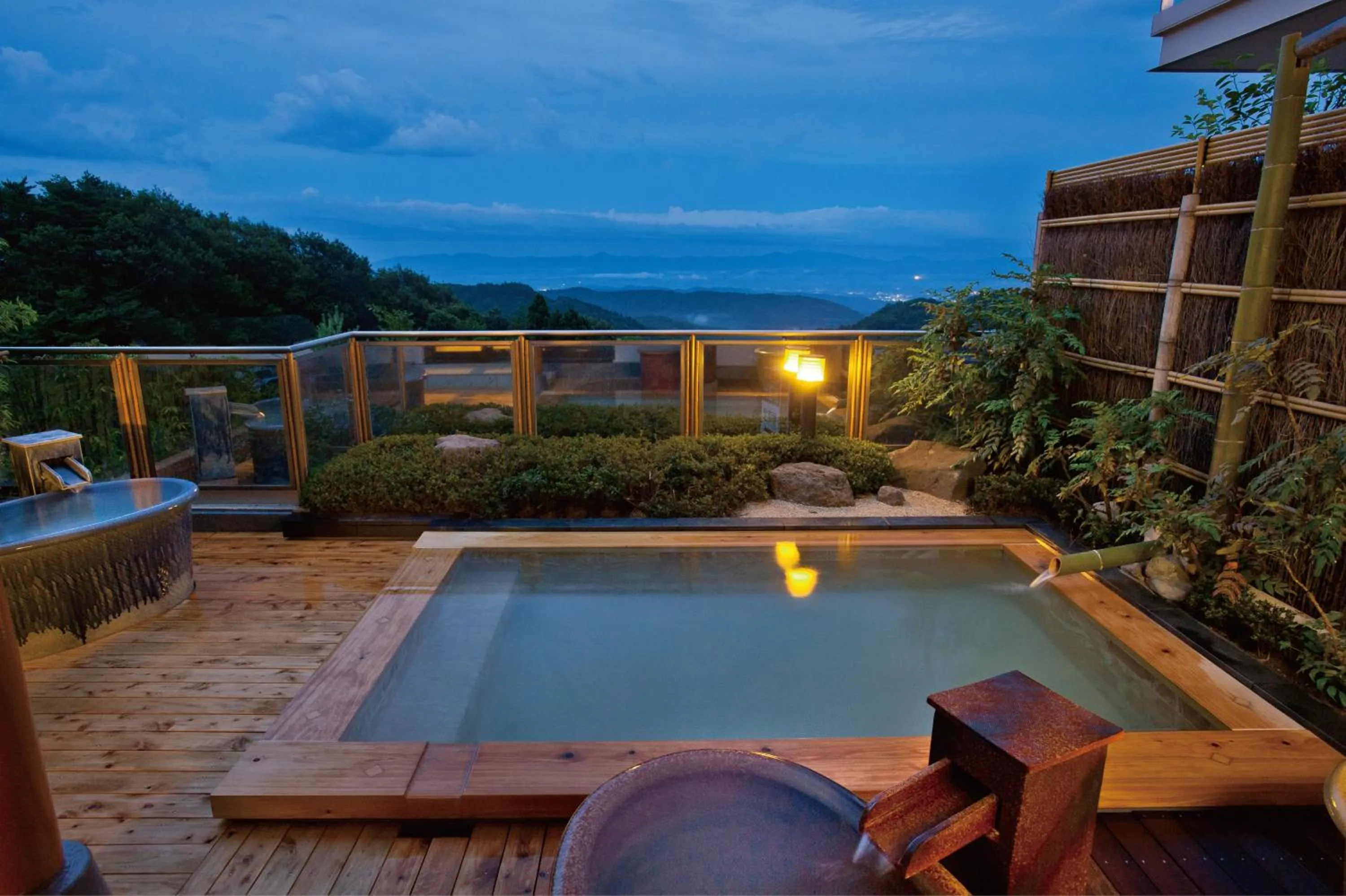 Hot Spring Bath in Kounkaku