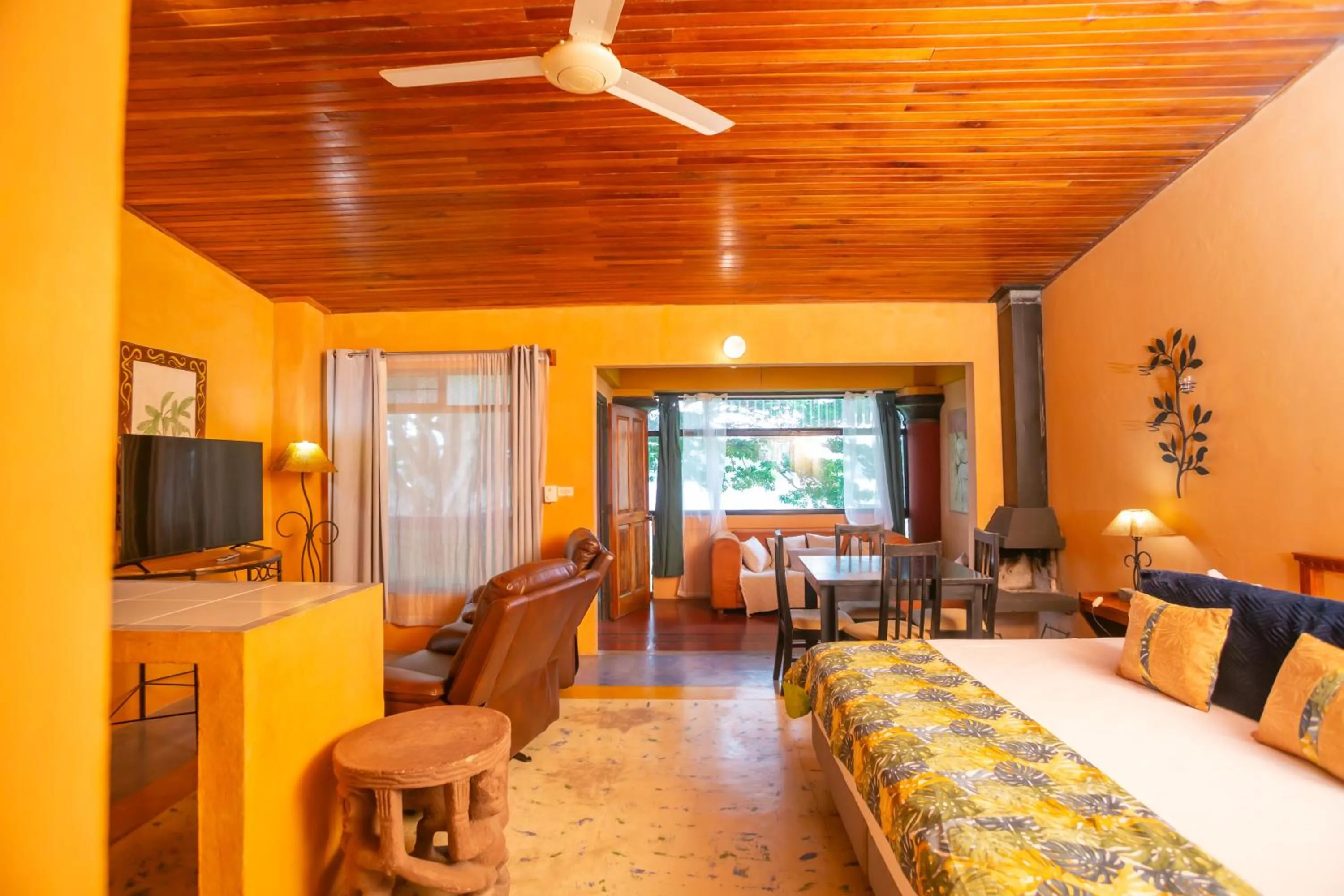 Studio Superior con AC in Lake Arenal Hotel, Brewery & Farm