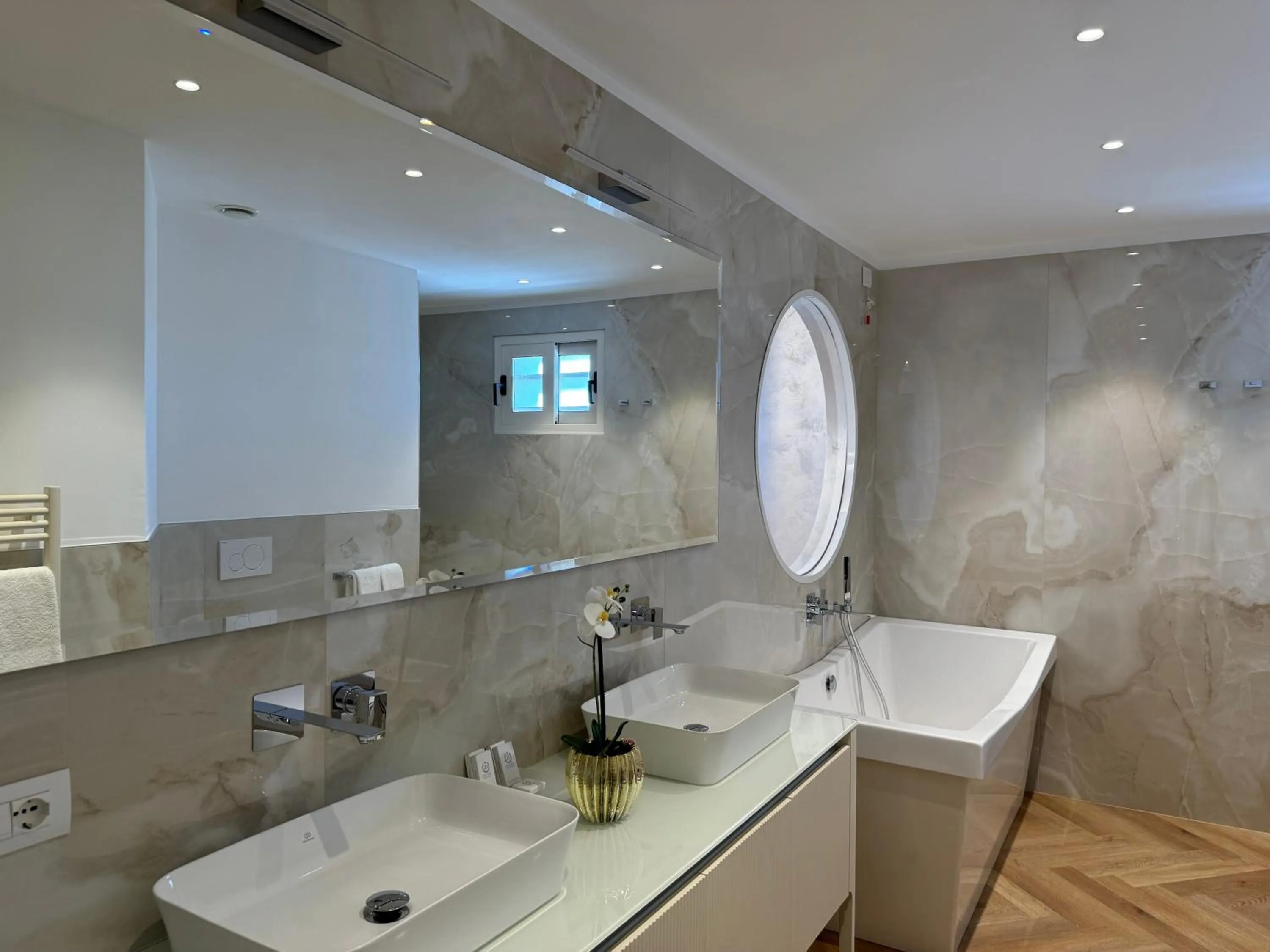 Bathroom in Grand Hotel Gallia