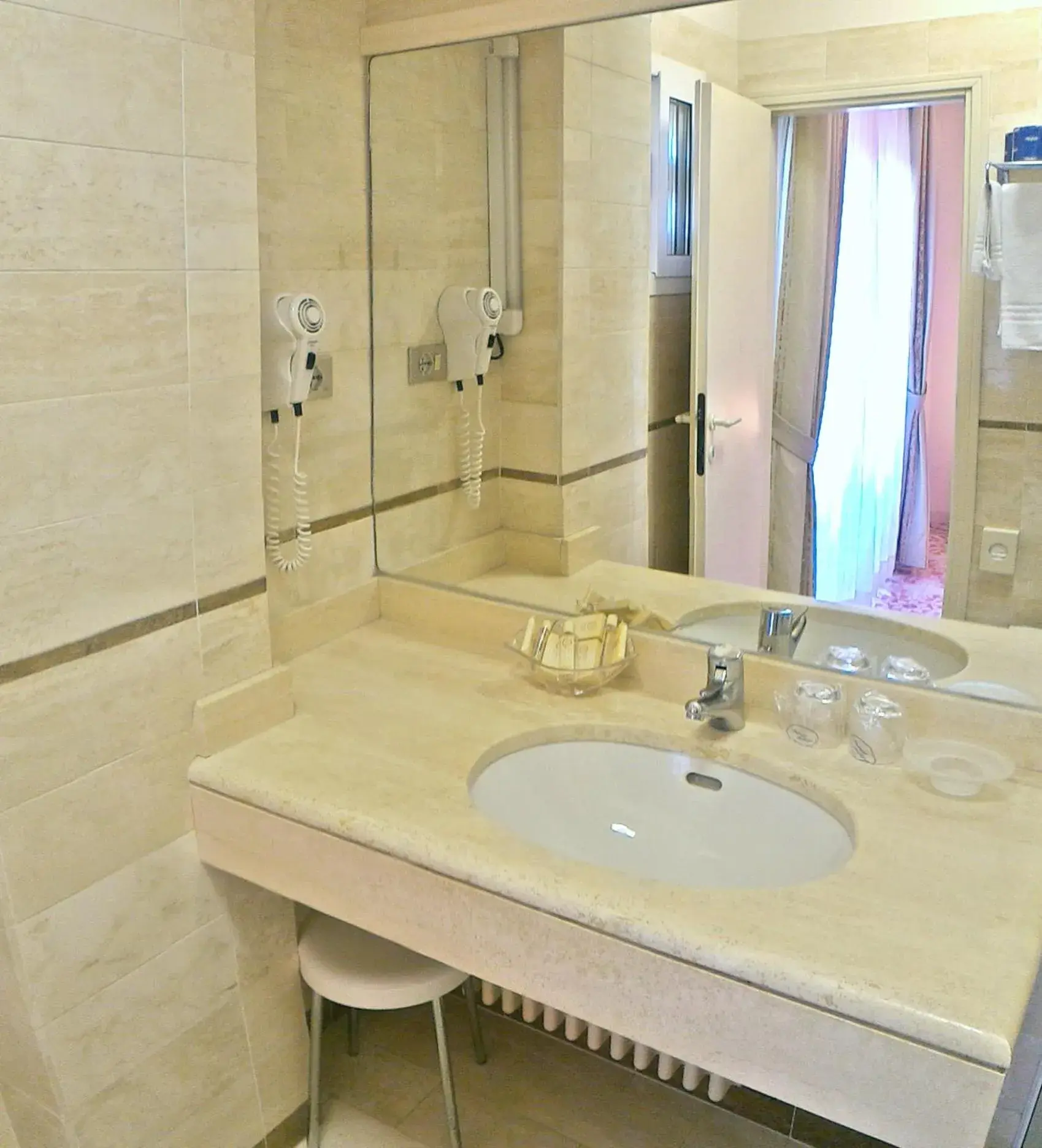 Bathroom in Grand Hotel Gallia