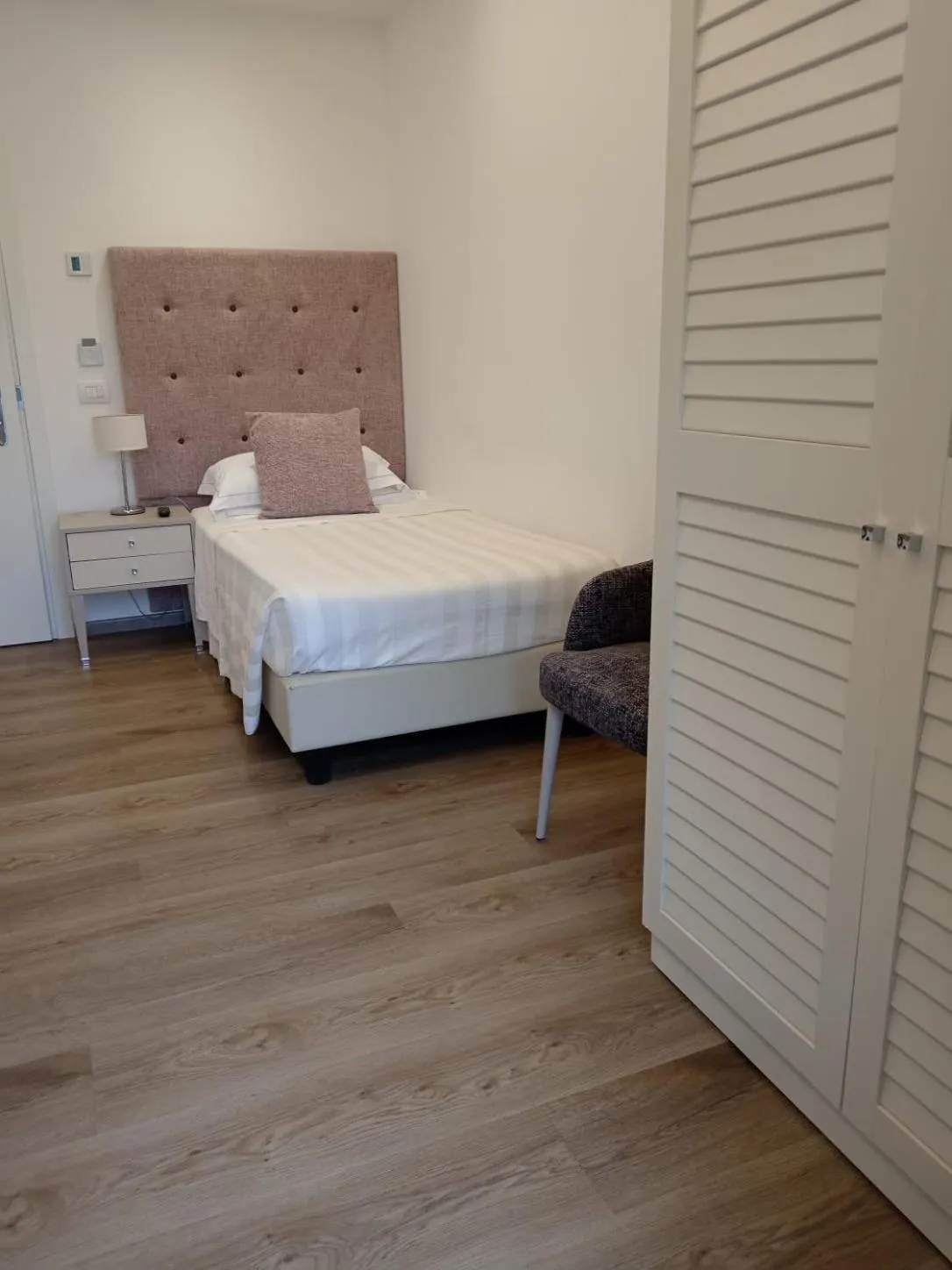 Bedroom, Bed in Grand Hotel Gallia