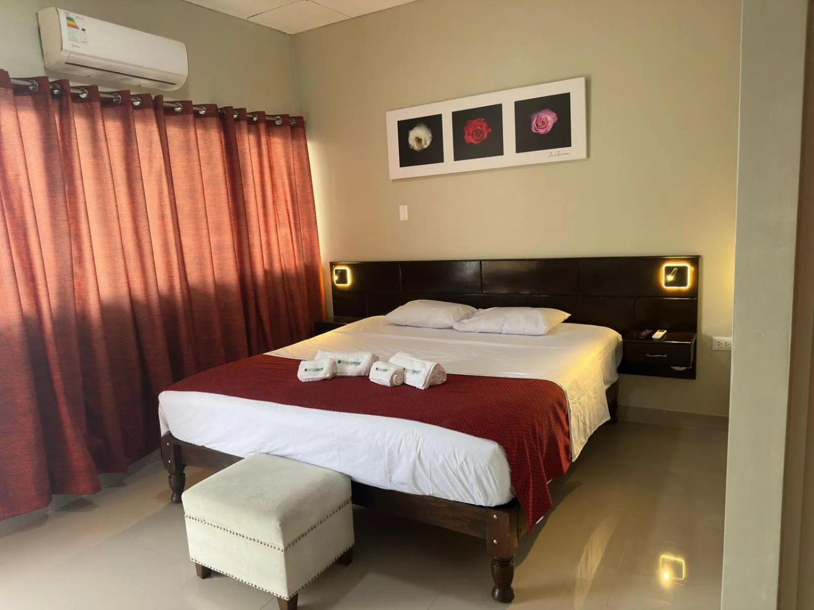 Photo of the whole room, Bed in Casa Blanca Hotel