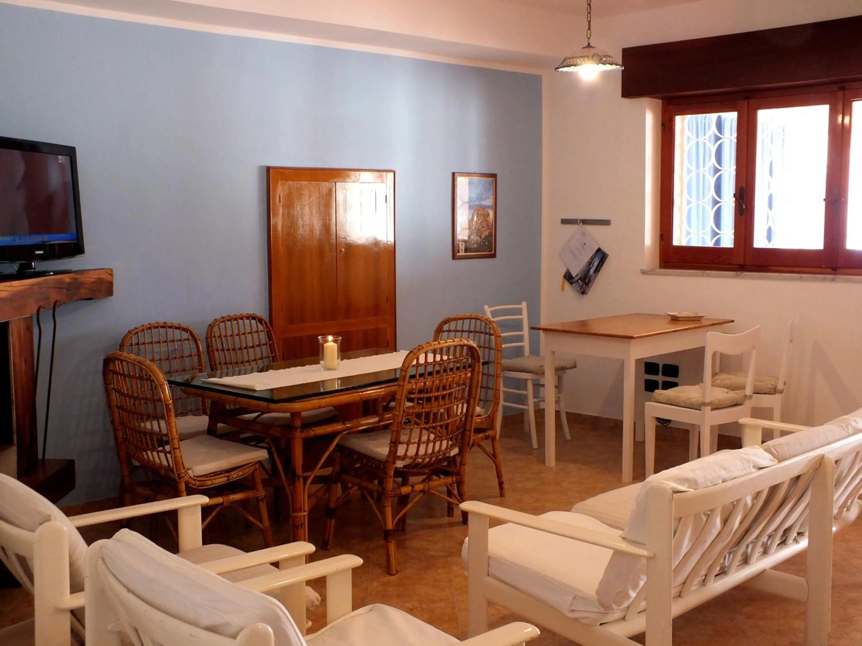 Communal lounge/ TV room in B&B Villa sul Mare