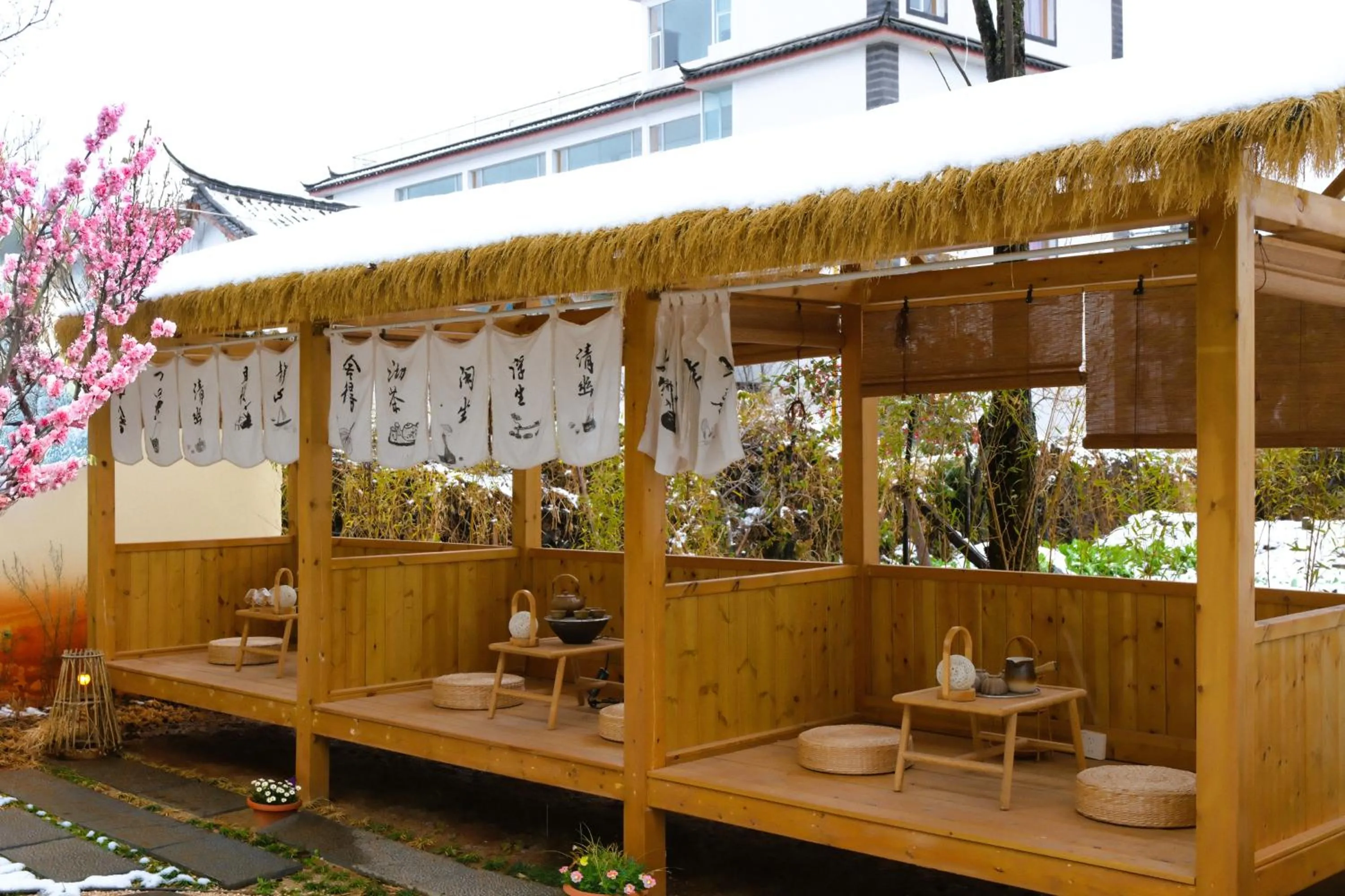 Lijiang Jinghua Inn