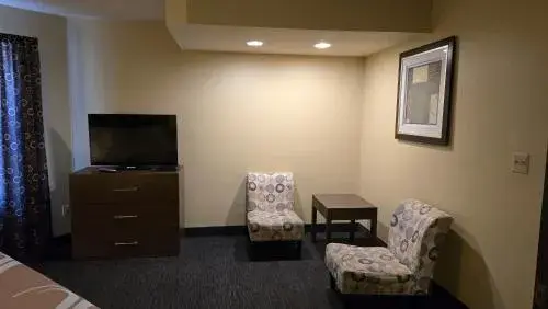 Deluxe King Suite in Haven Hotel Shawano WI Deluxe King Suite in Haven Hotel Shawano WI