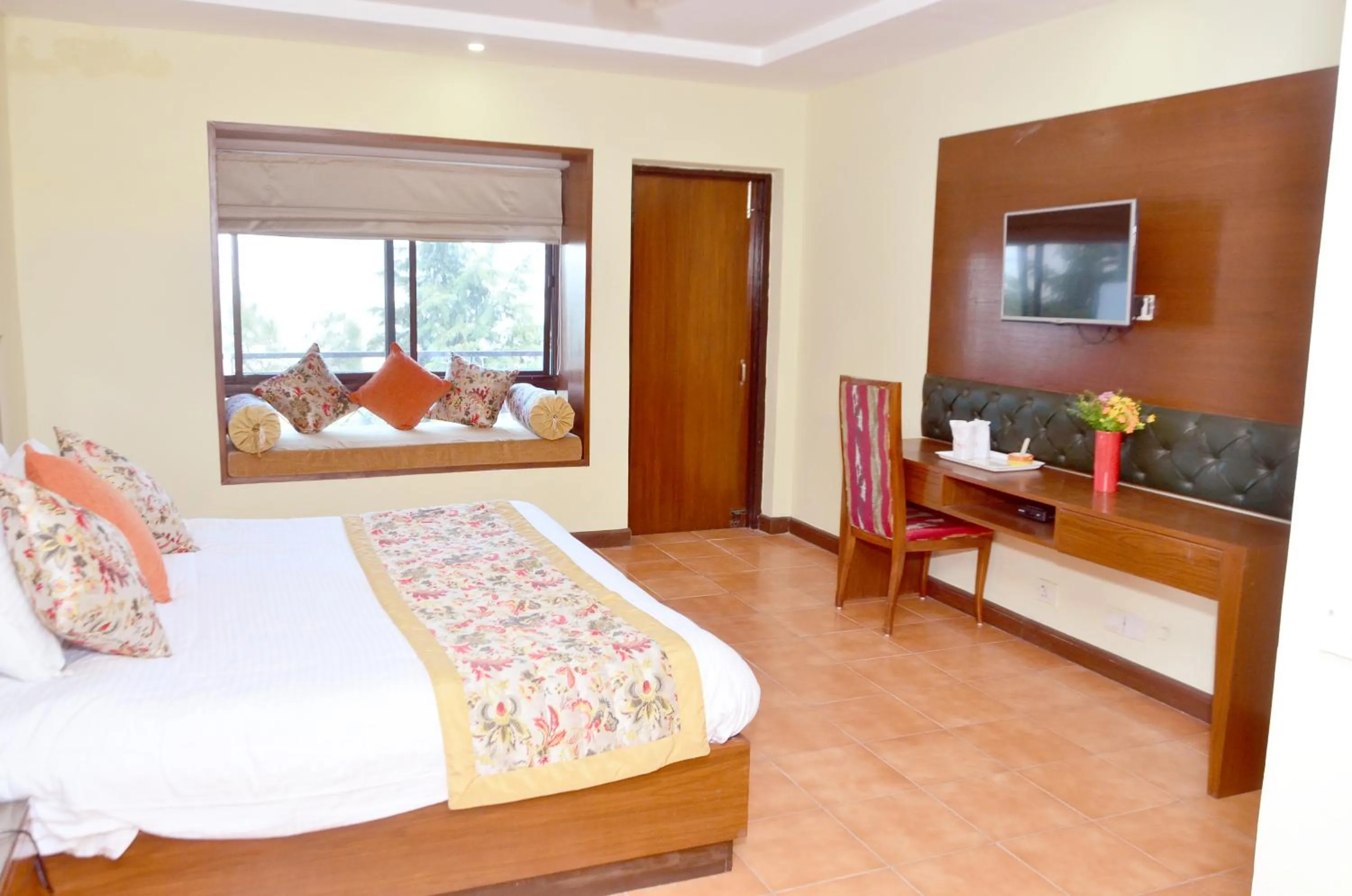 Bed in Woodsvilla Resort Ranikhet