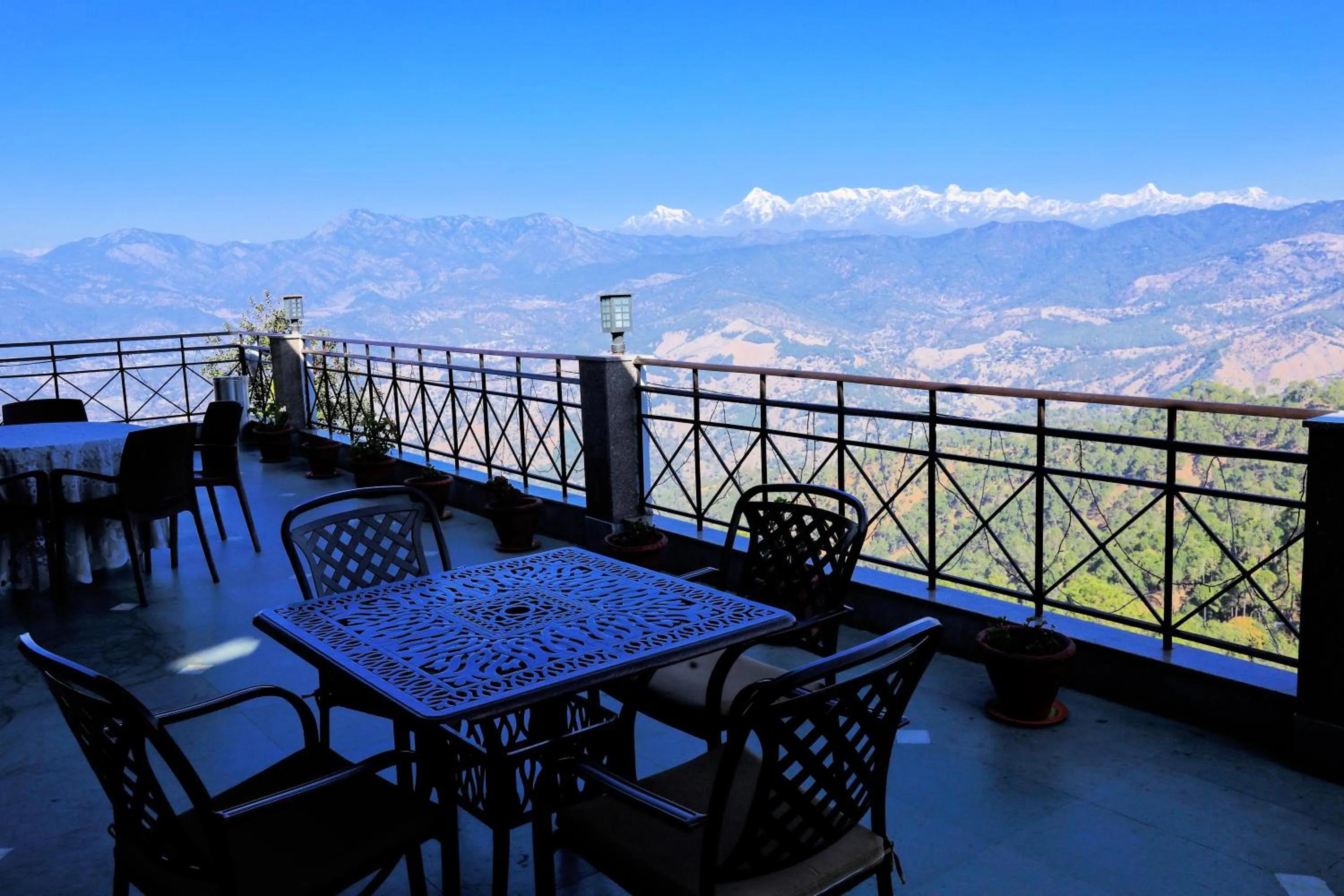 Day in Woodsvilla Resort Ranikhet