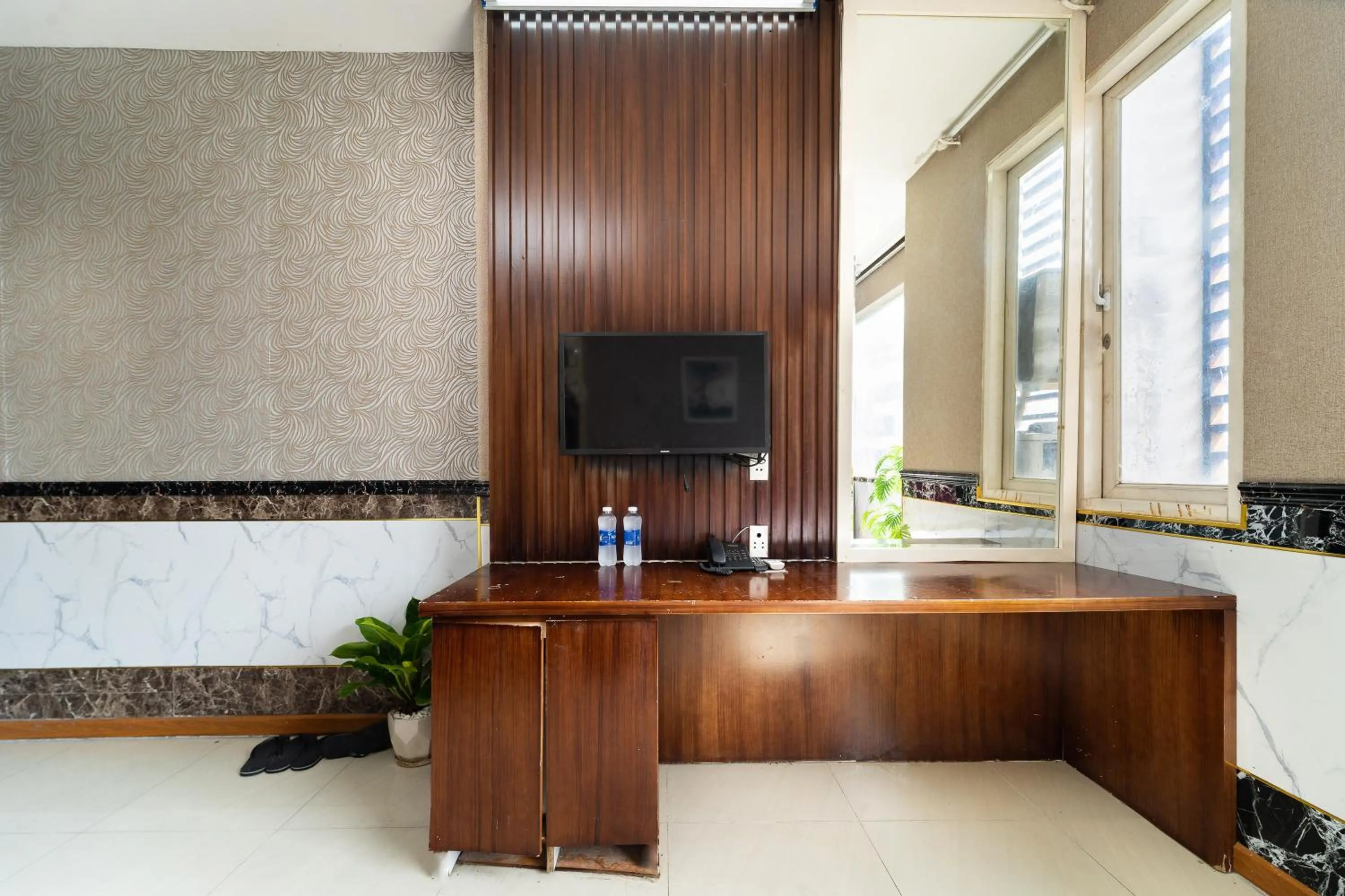 TV and multimedia in Collection O District 10 Near Van Hanh Hospital Formerly Lan Rung Hotel