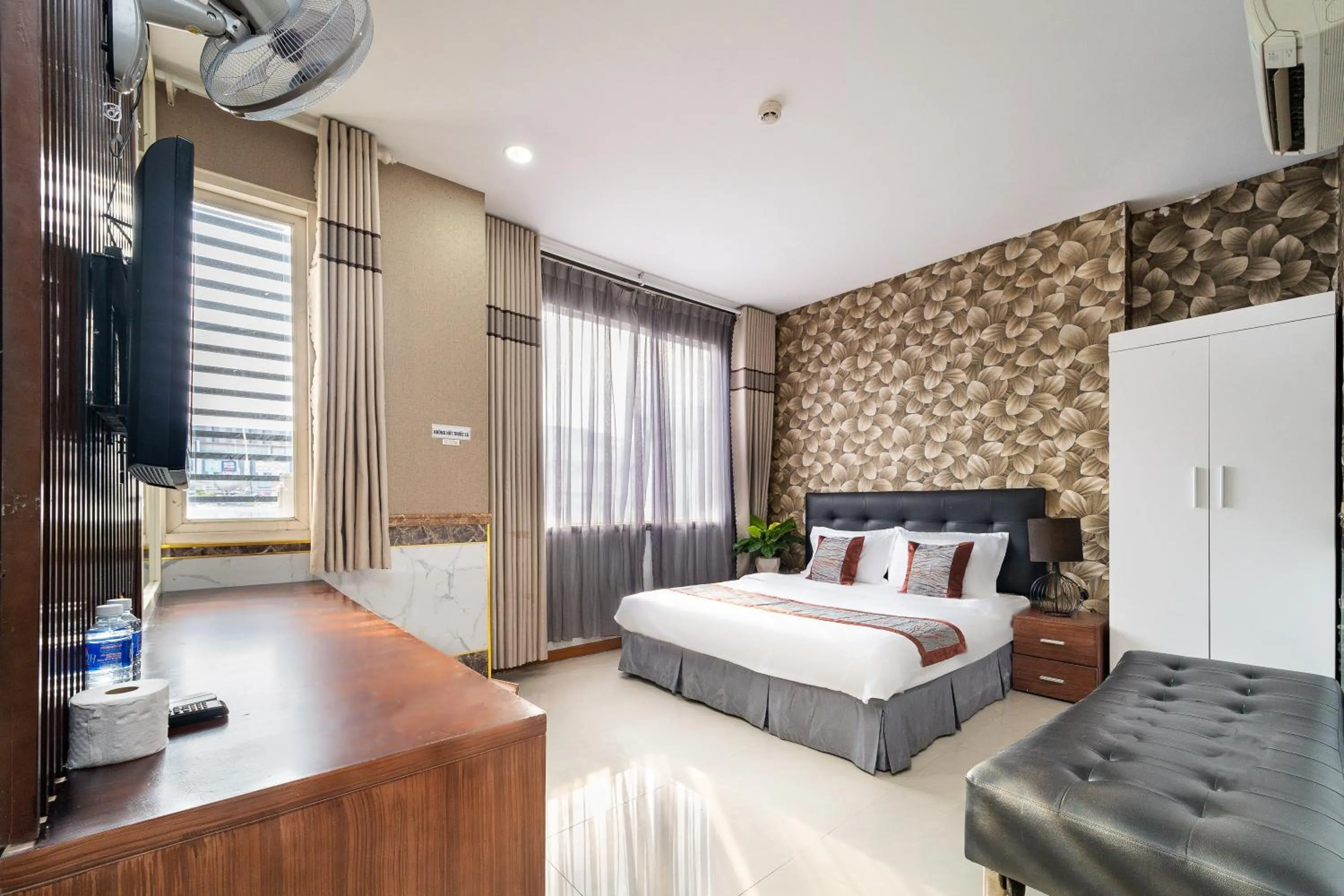 Communal lounge/ TV room, Bed in Collection O District 10 Near Van Hanh Hospital Formerly Lan Rung Hotel
