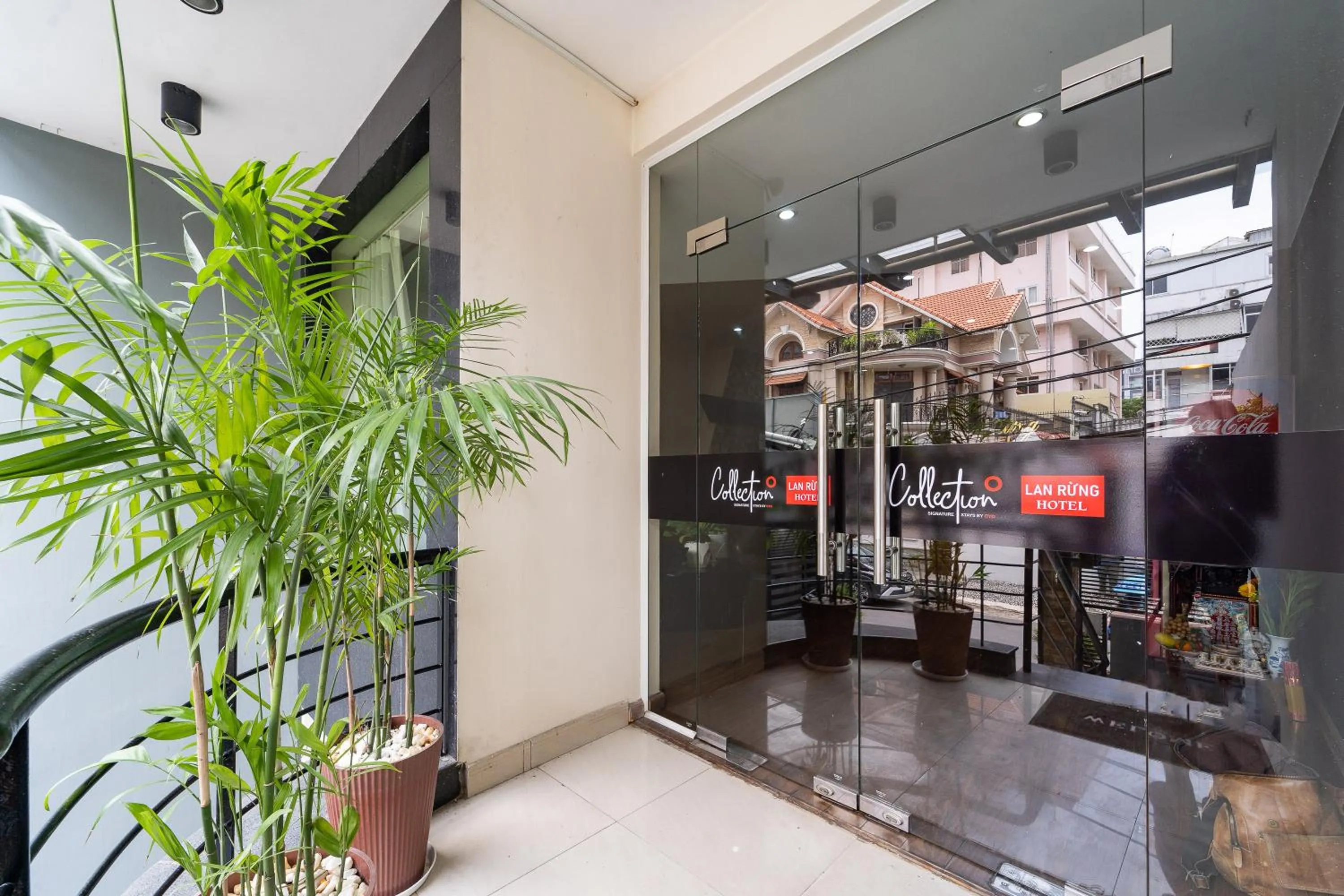 Property building in Collection O District 10 Near Van Hanh Hospital Formerly Lan Rung Hotel