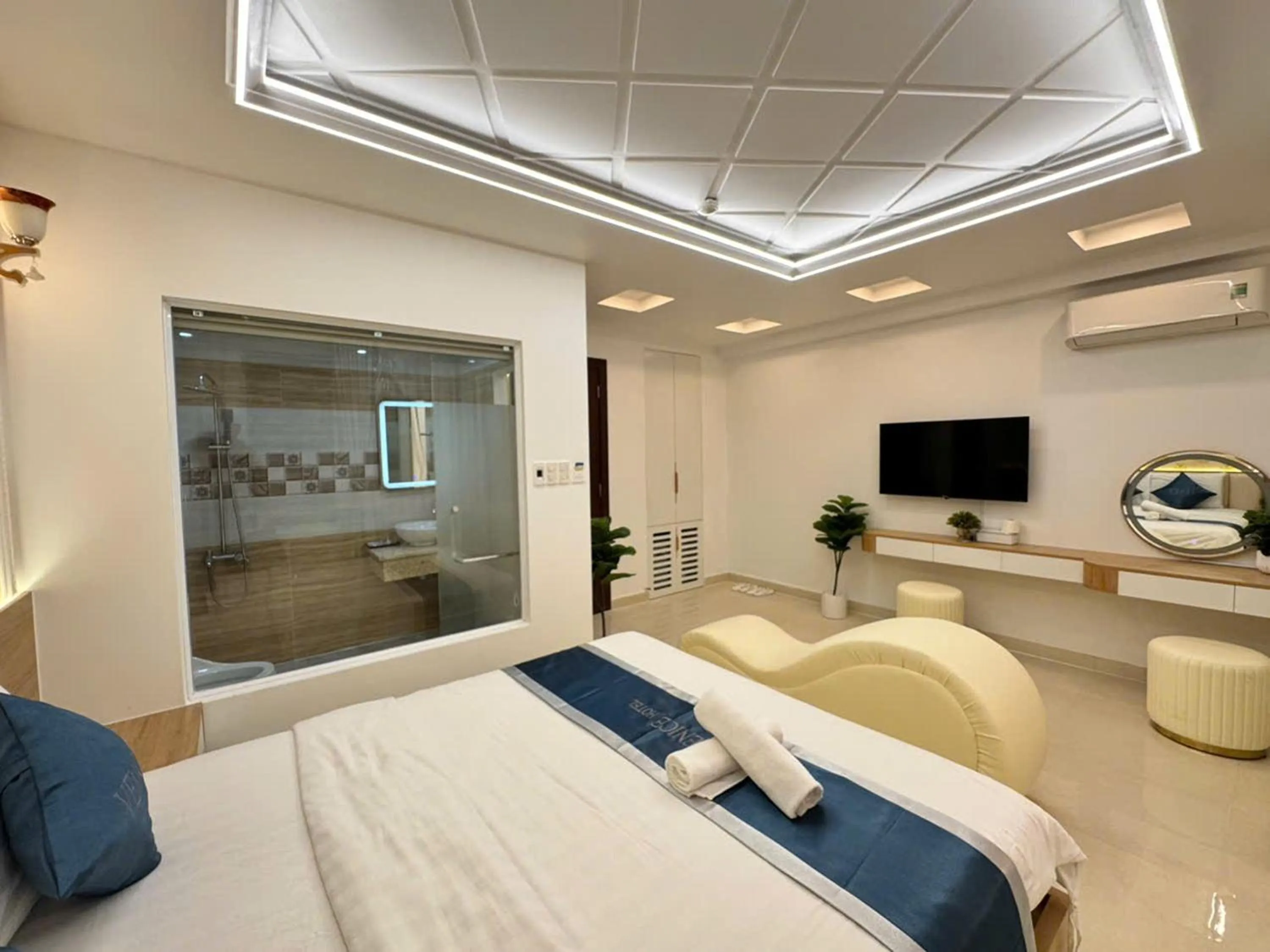 Bed in Minh Ngoc Hotel