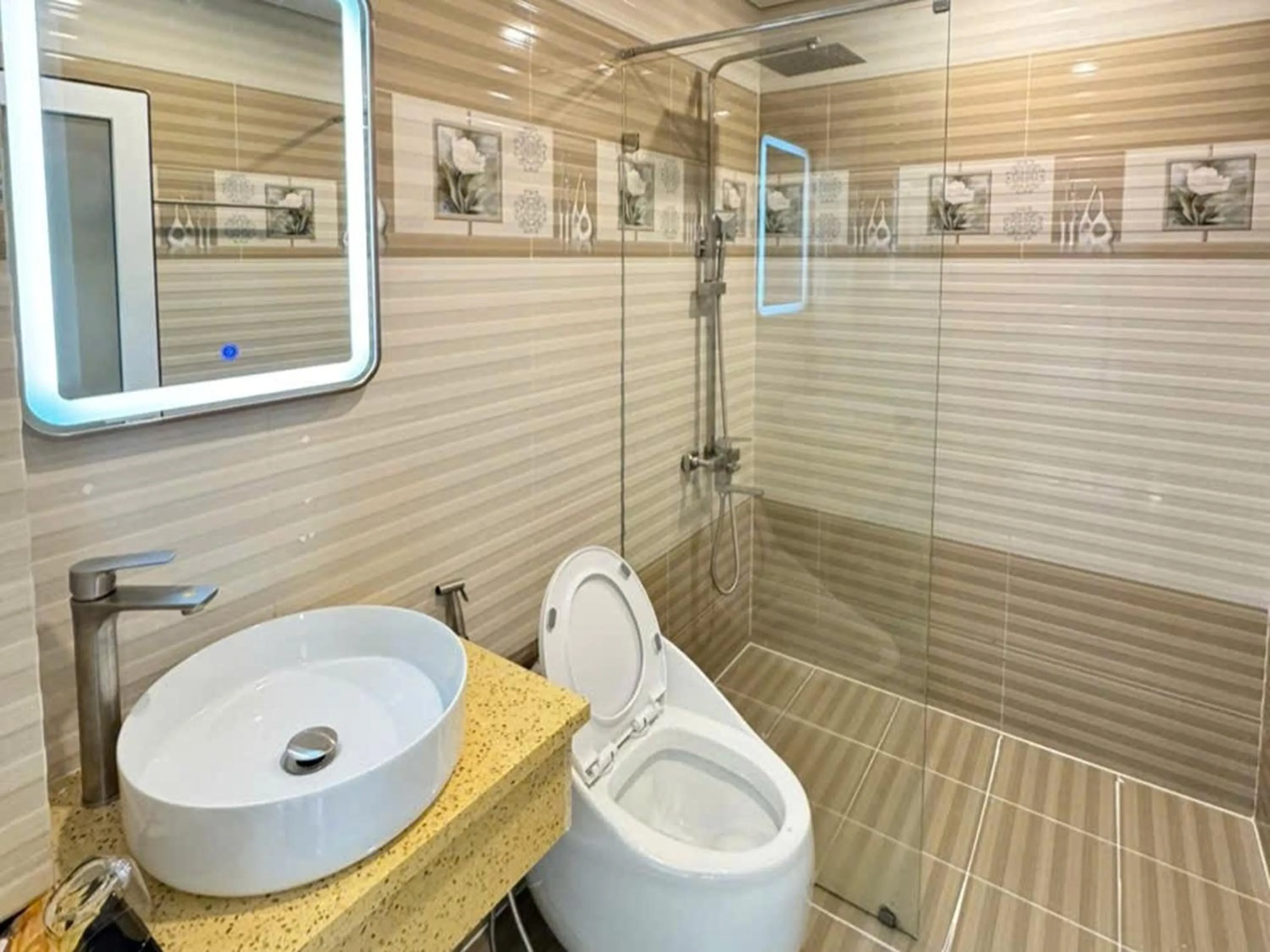 Bathroom in Minh Ngoc Hotel