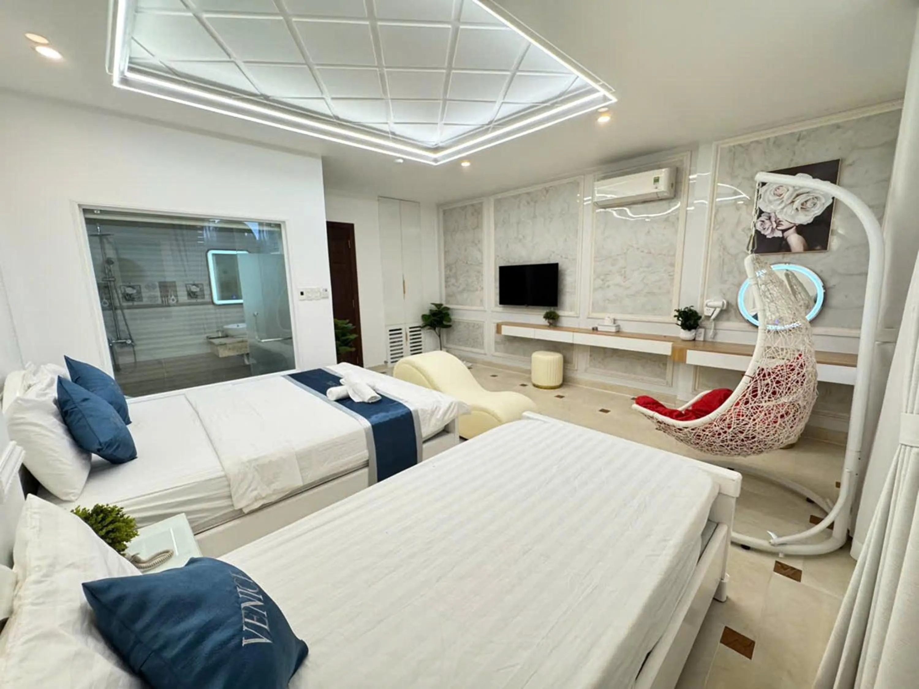 TV and multimedia, Bed in Minh Ngoc Hotel