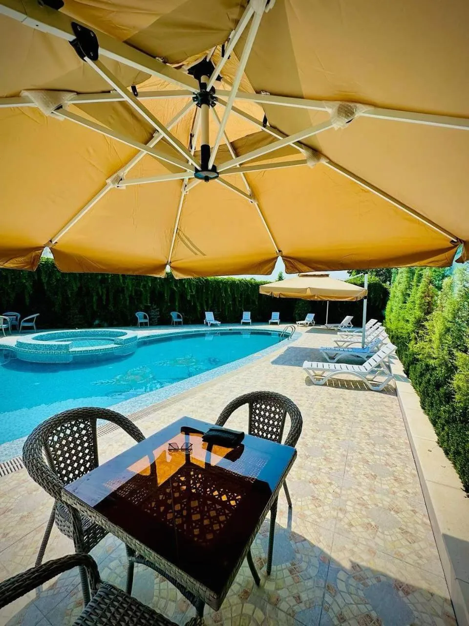 Swimming pool in Saroy Gardens Hotel