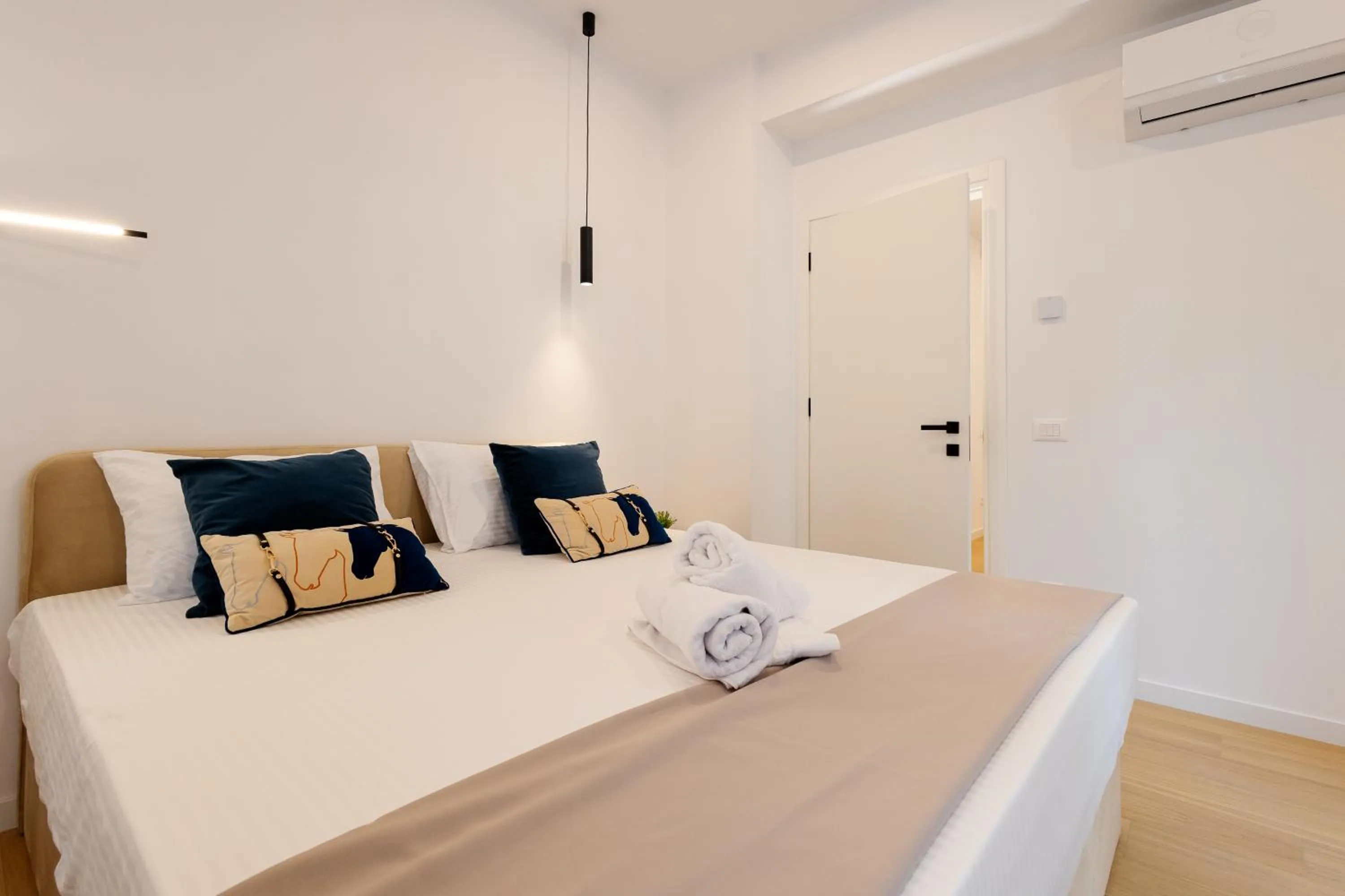 Bedroom, Bed in Central Suites