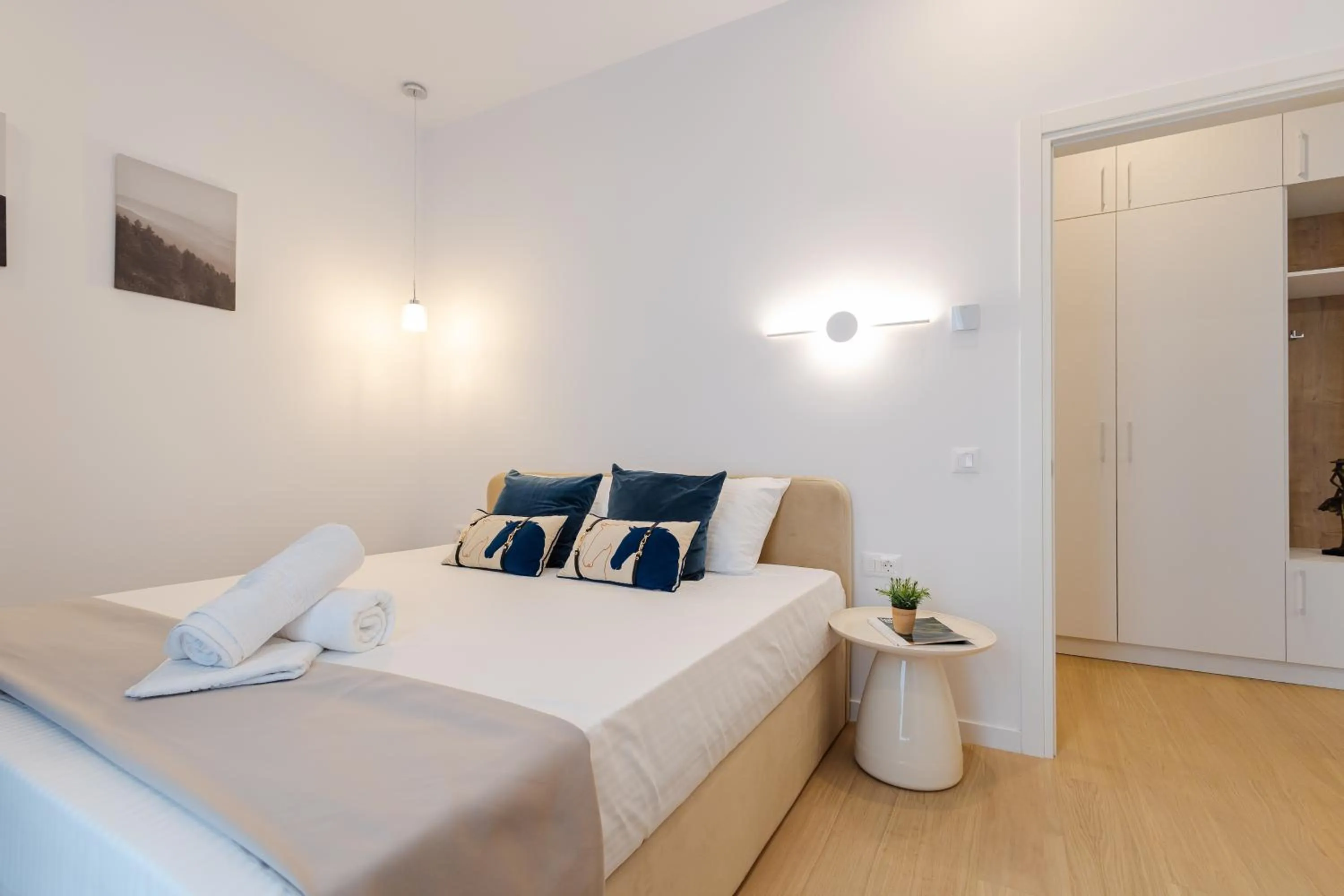 Bedroom, Bed in Central Suites