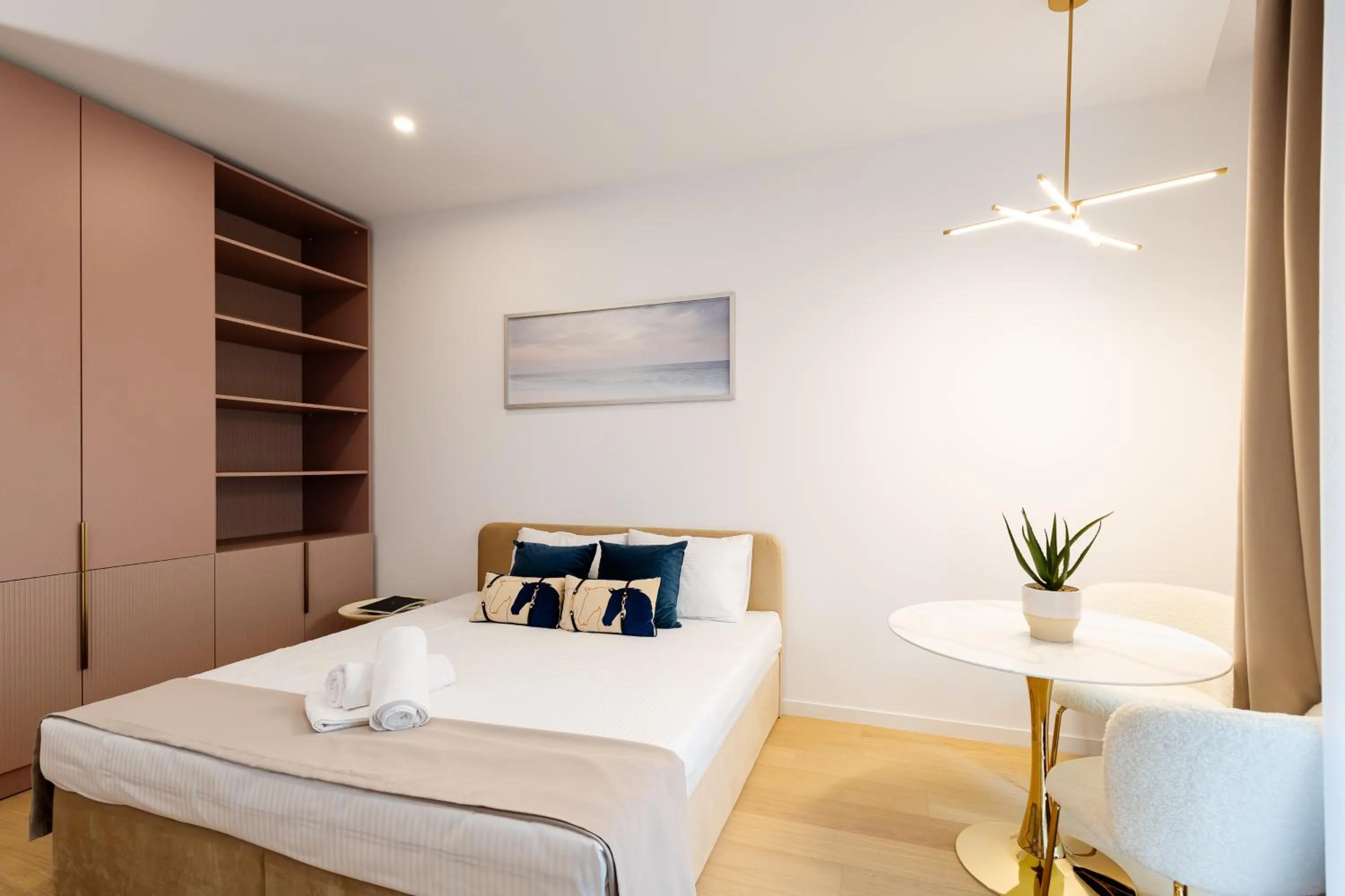 Bedroom, Bed in Central Suites