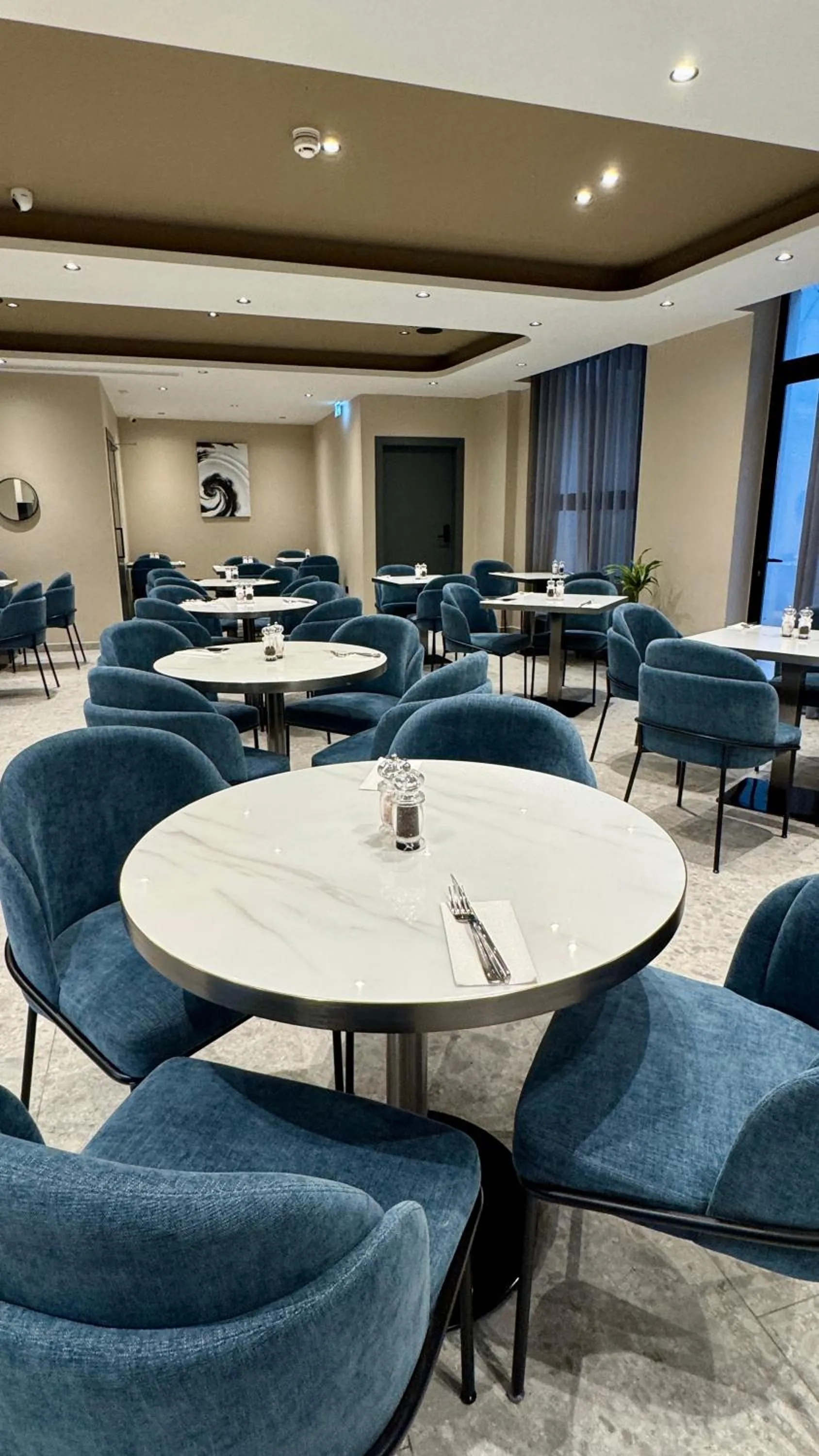 Restaurant/places to eat in ASTE hotel