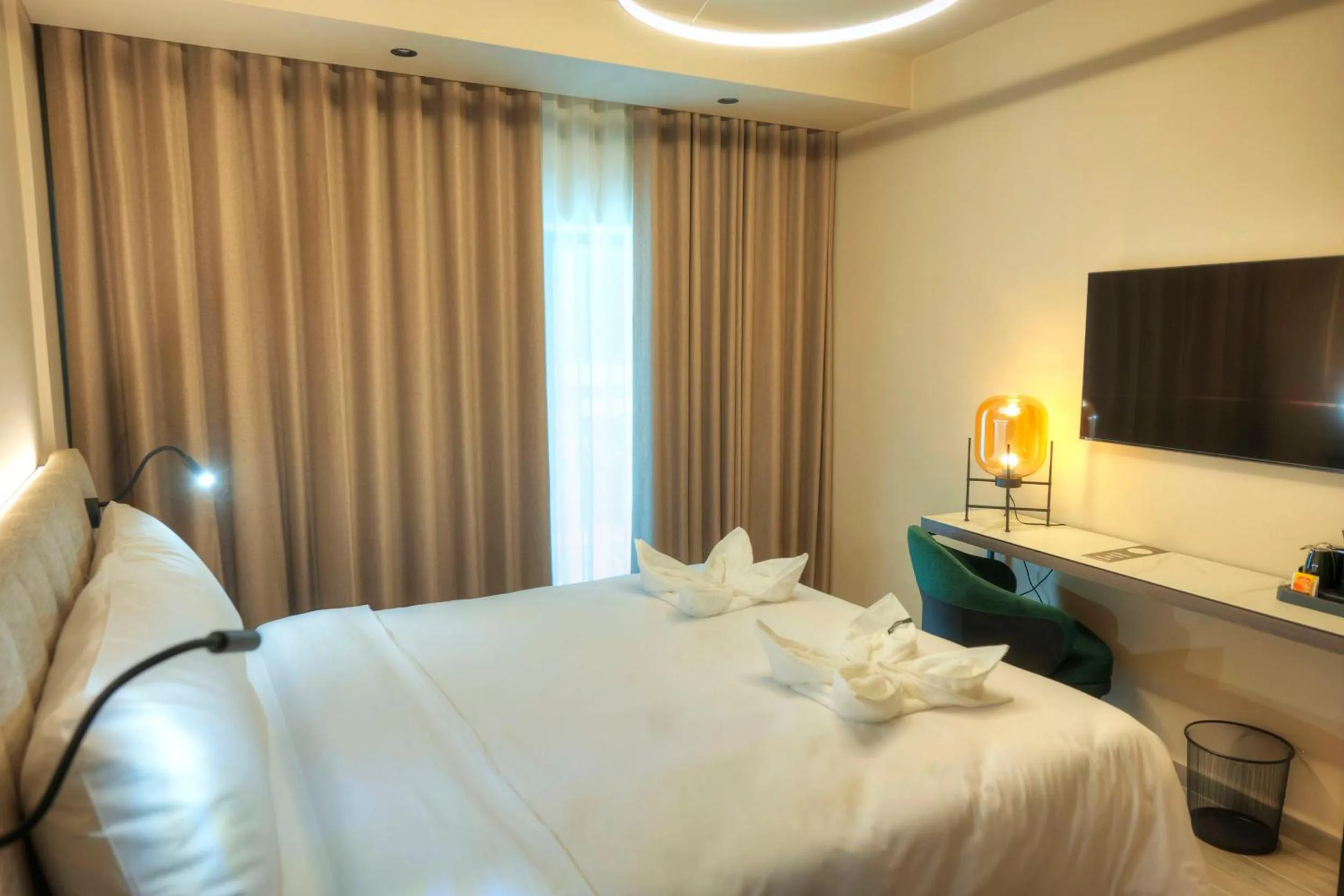 Photo of the whole room, Bed in ASTE hotel