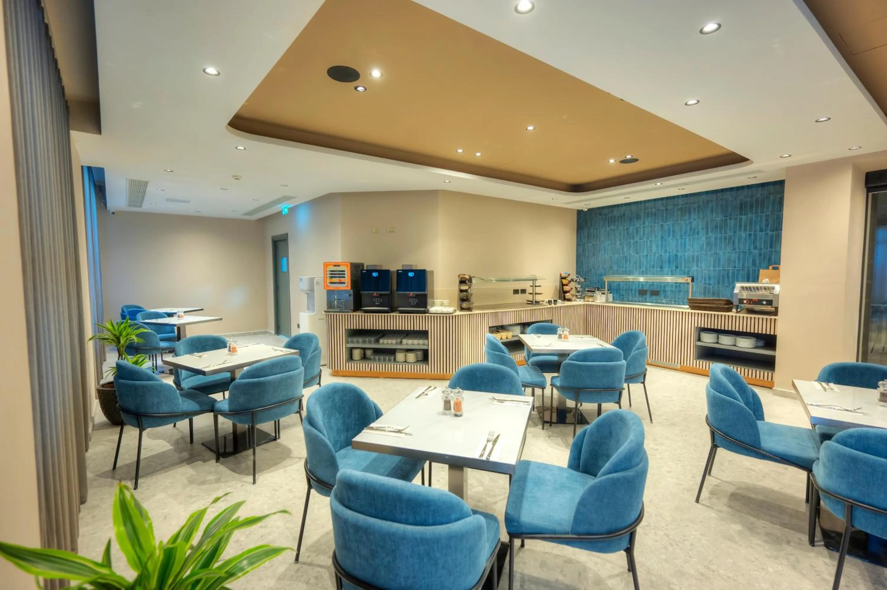 Restaurant/places to eat in ASTE hotel