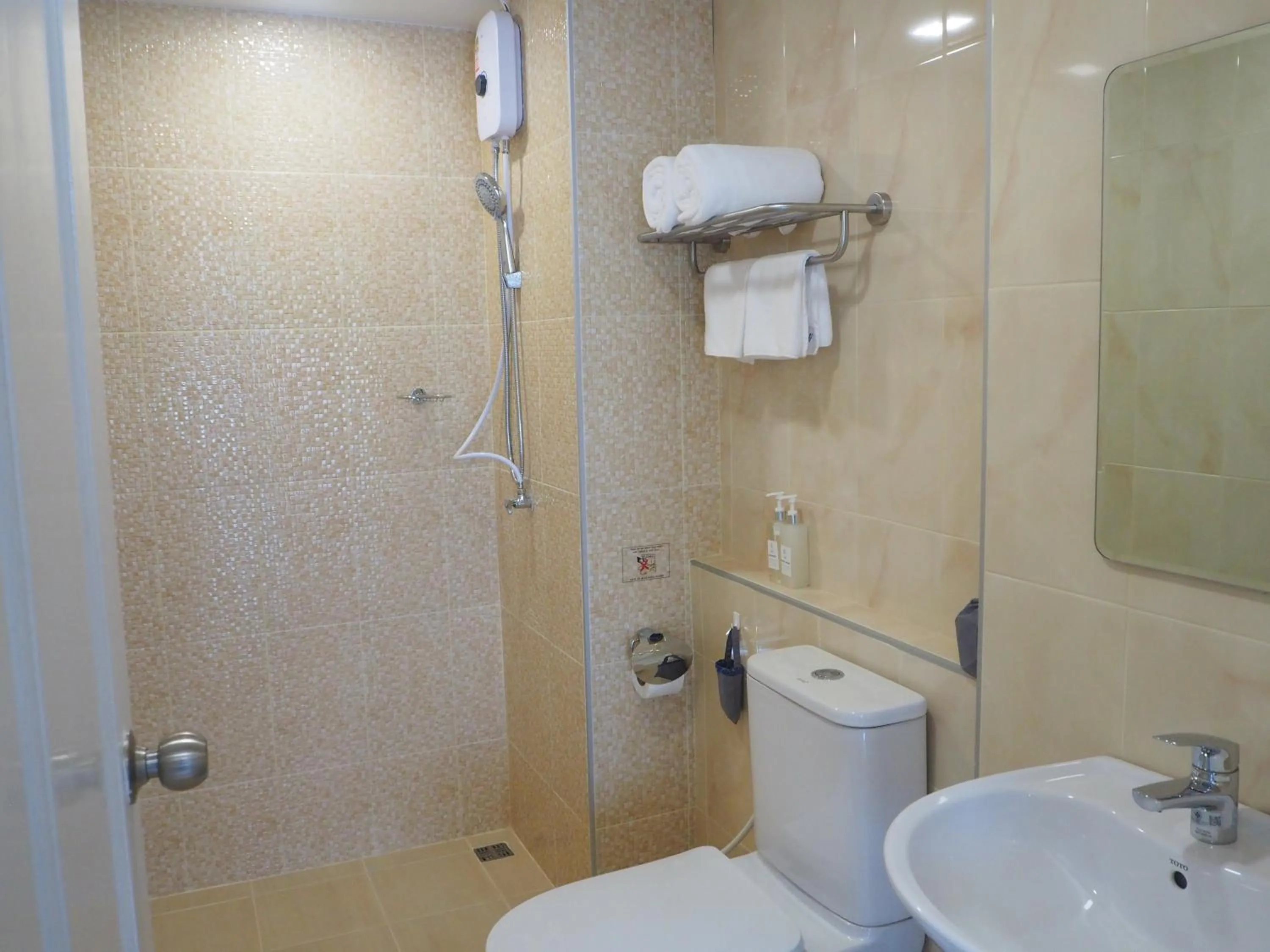 Shower in The Village Poshtel