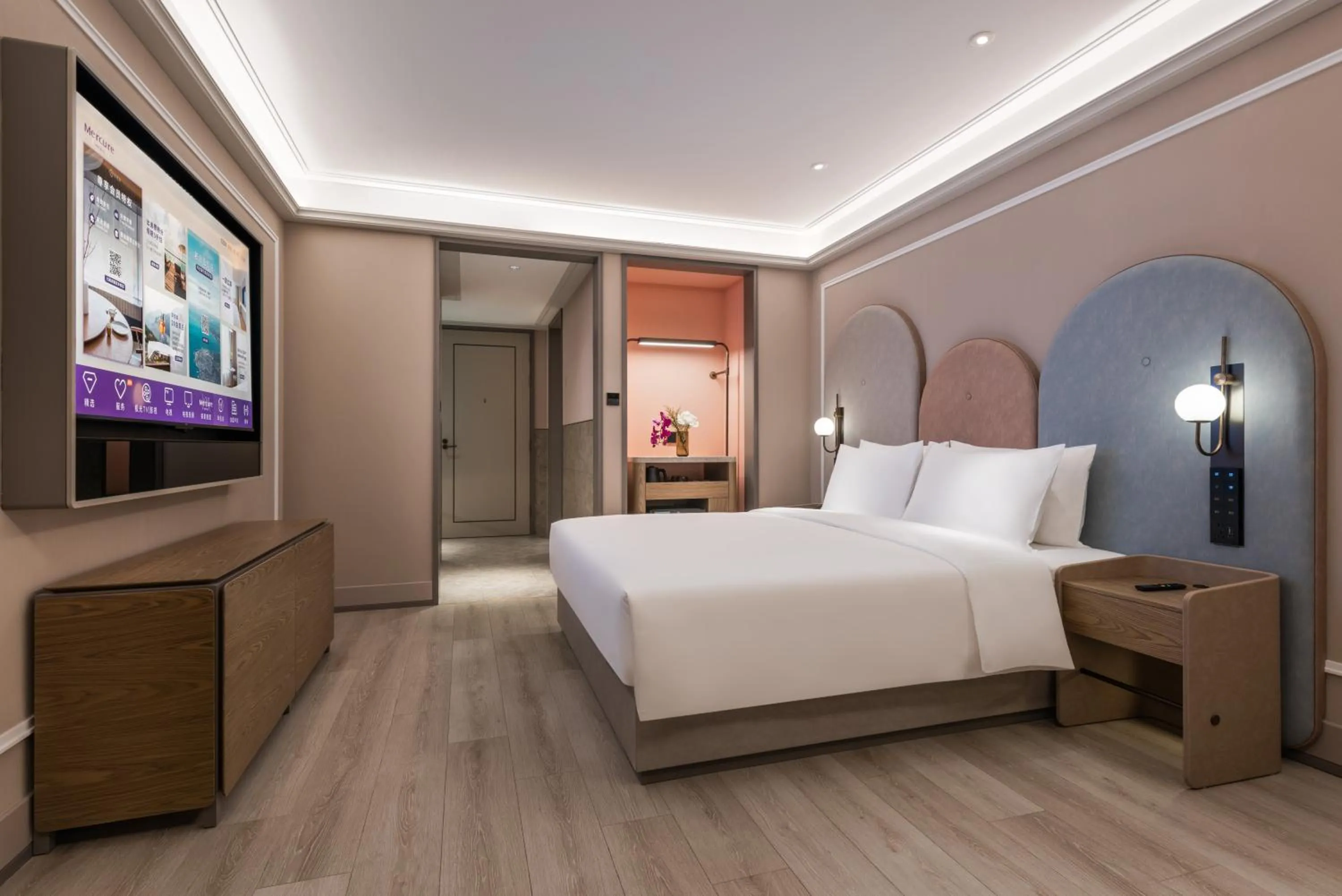 Photo of the whole room, Bed in Mercure Nantong Suxitong Riverside