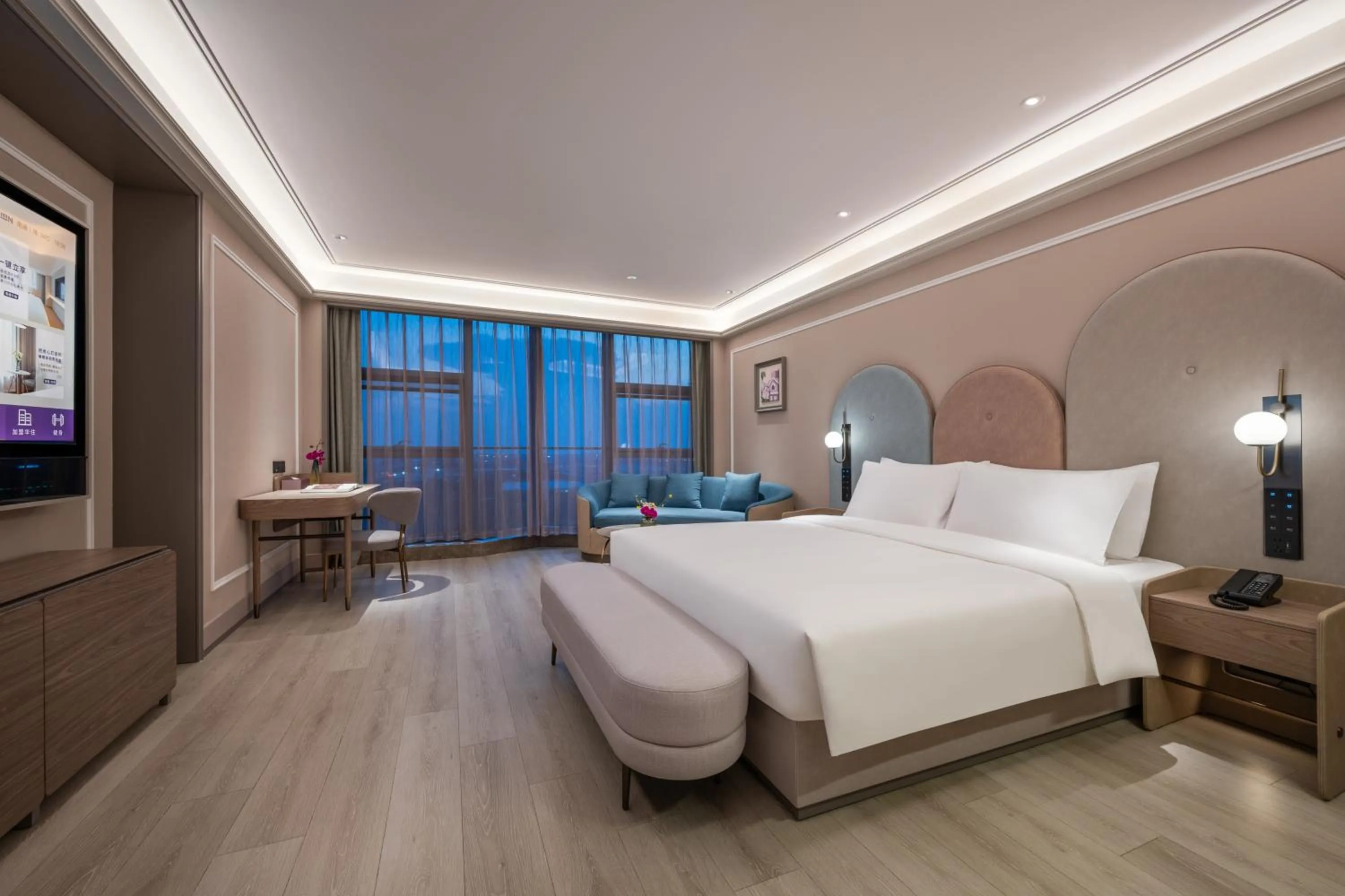 Photo of the whole room, Bed in Mercure Nantong Suxitong Riverside