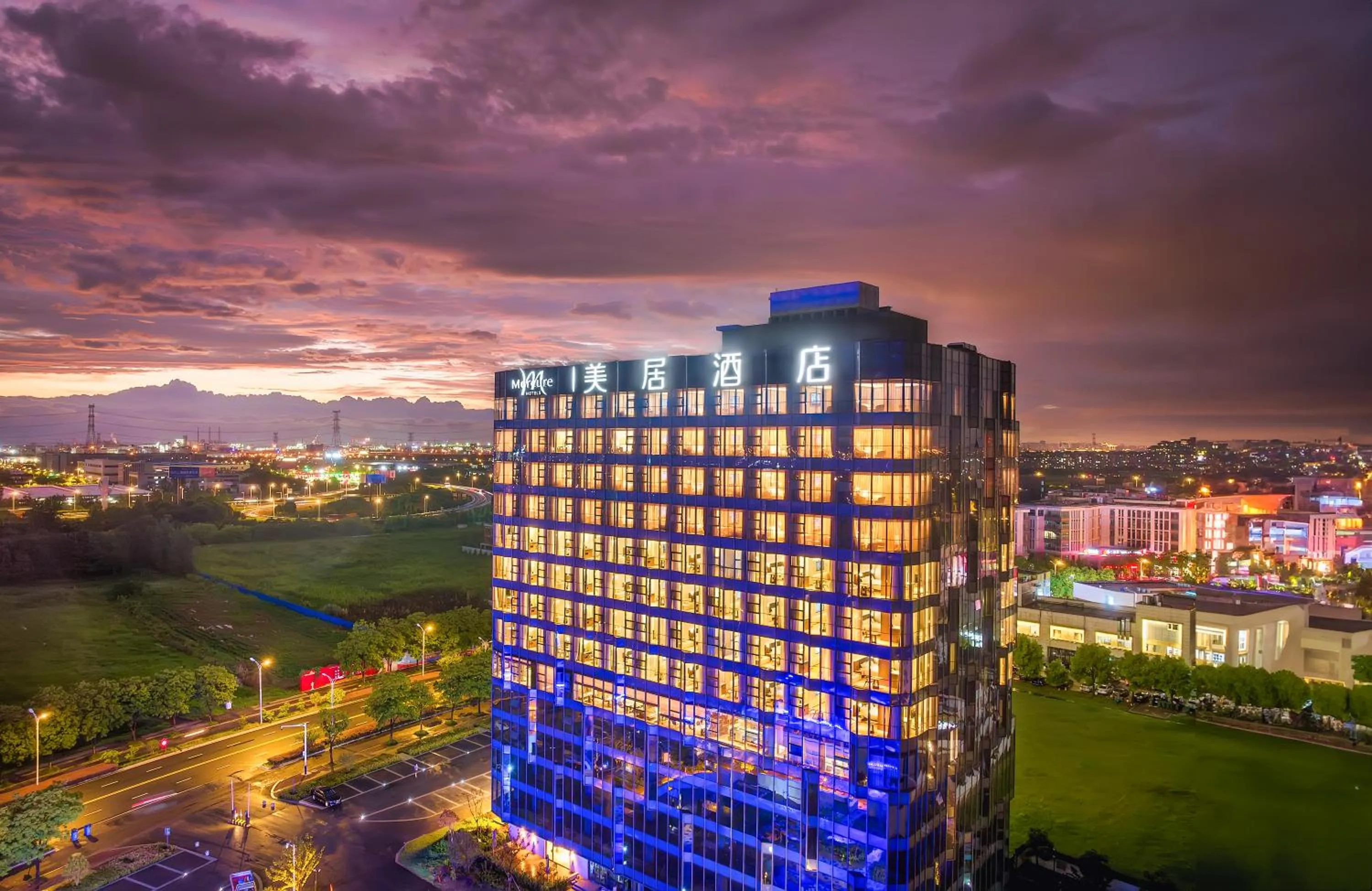 Mercure Nantong Suxitong Riverside
